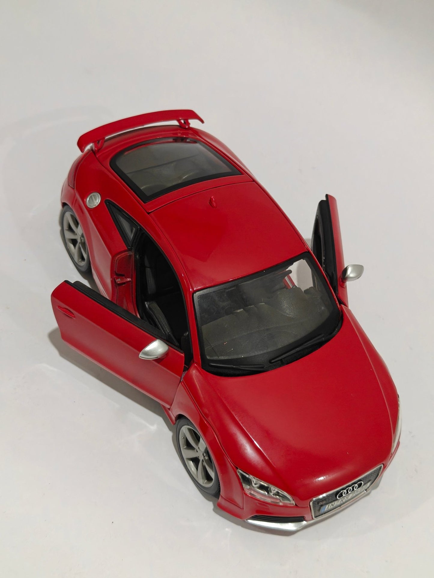 1:18 Bburago Audi TT RS (Pre - Owned) - Kinder Logs