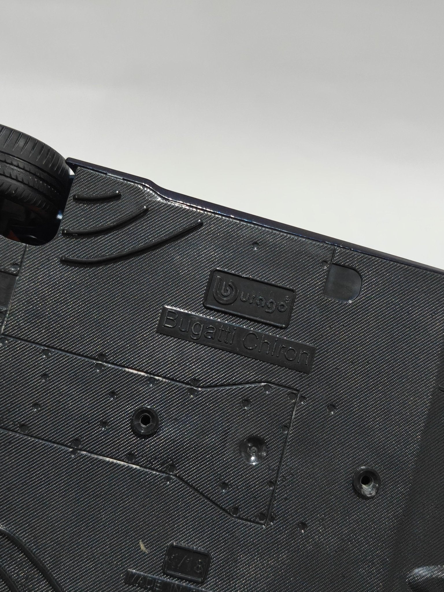 1:18 Bburago Bugatti Chiron (Pre - Owned) - Kinder Logs