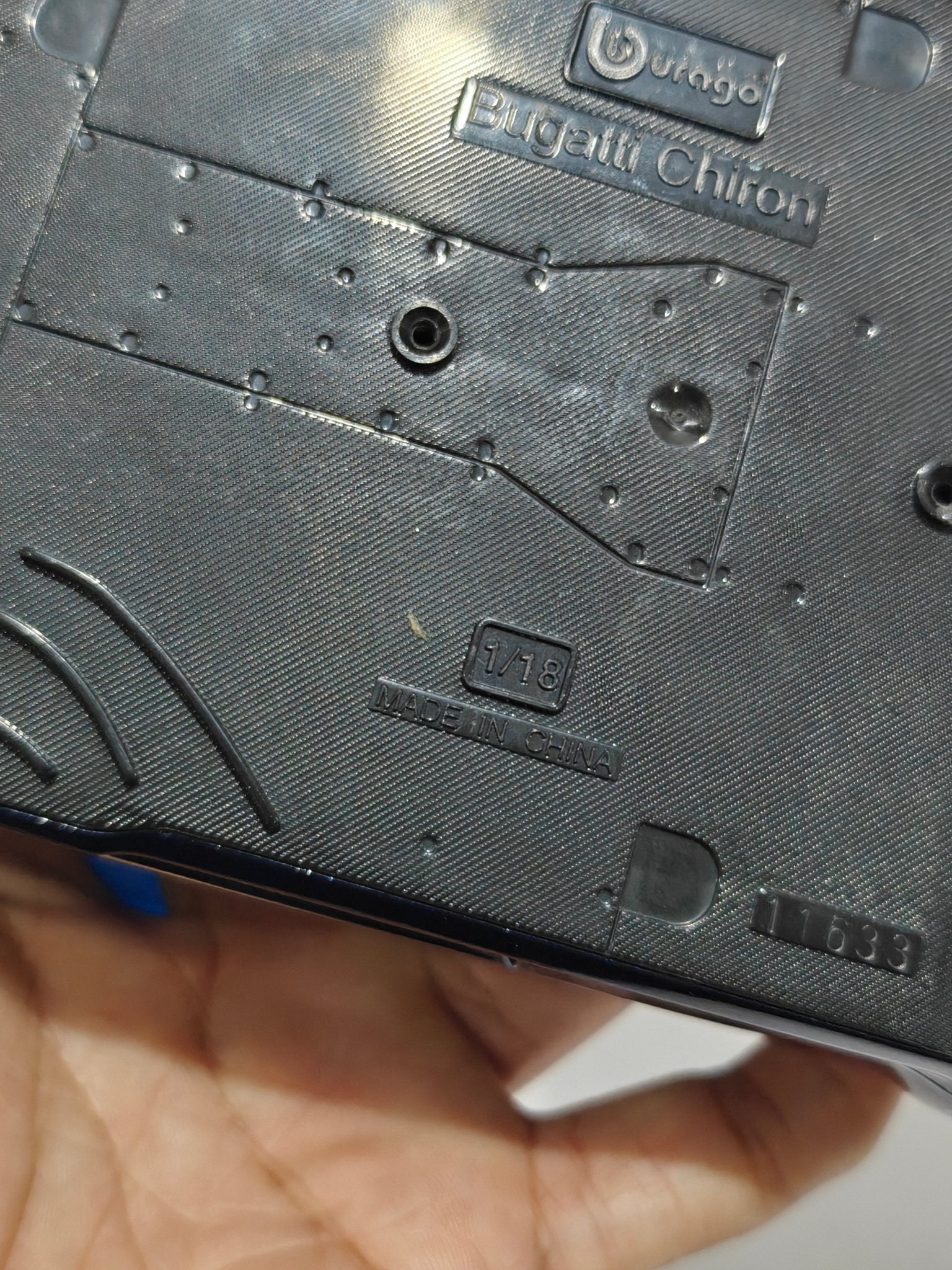 1:18 Bburago Bugatti Chiron (Pre - Owned) - Kinder Logs