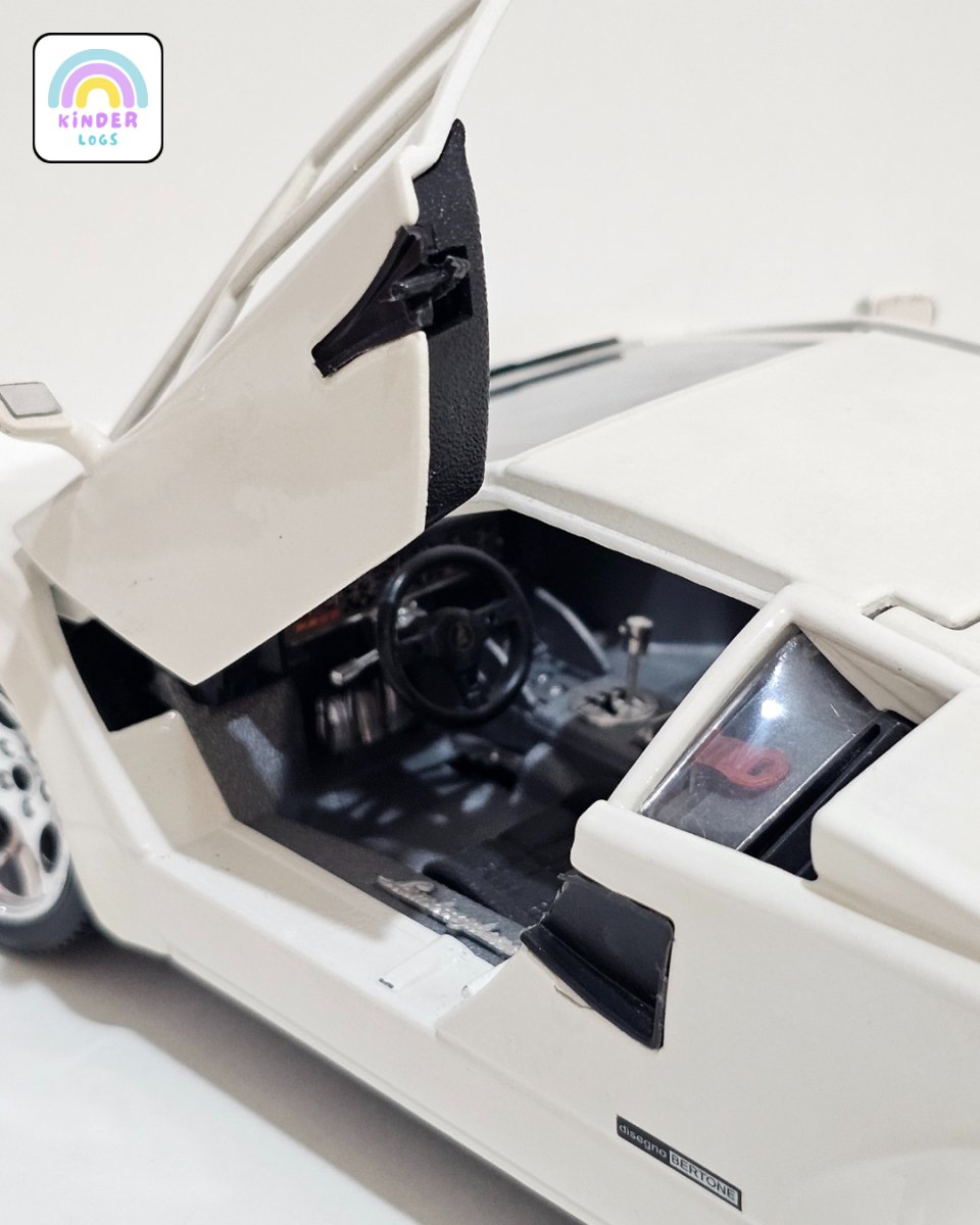 1:18 Bburago Lamborghini Countach - White Color (Pre - Owned) - Kinder Logs