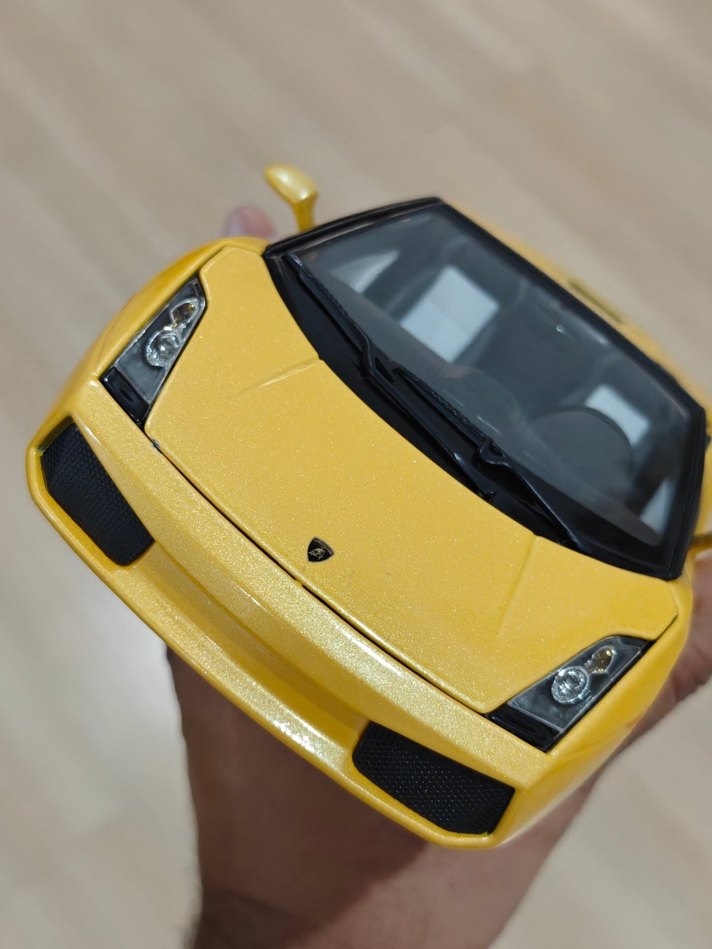 1:18 Bburago Lamborghini Gallardo Spyder - Yellow Color (Pre - Owned) - Kinder Logs
