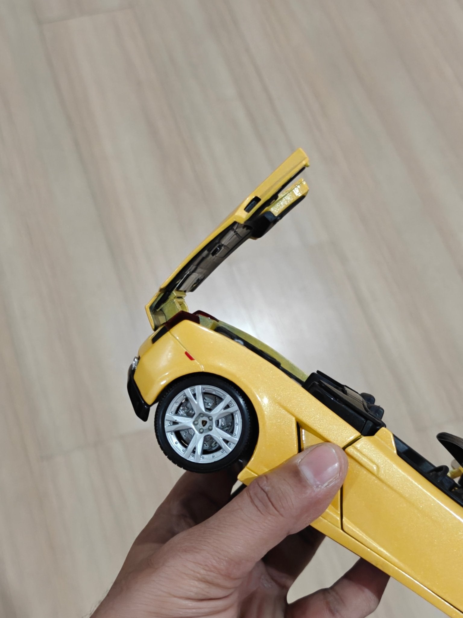 1:18 Bburago Lamborghini Gallardo Spyder - Yellow Color (Pre - Owned) - Kinder Logs