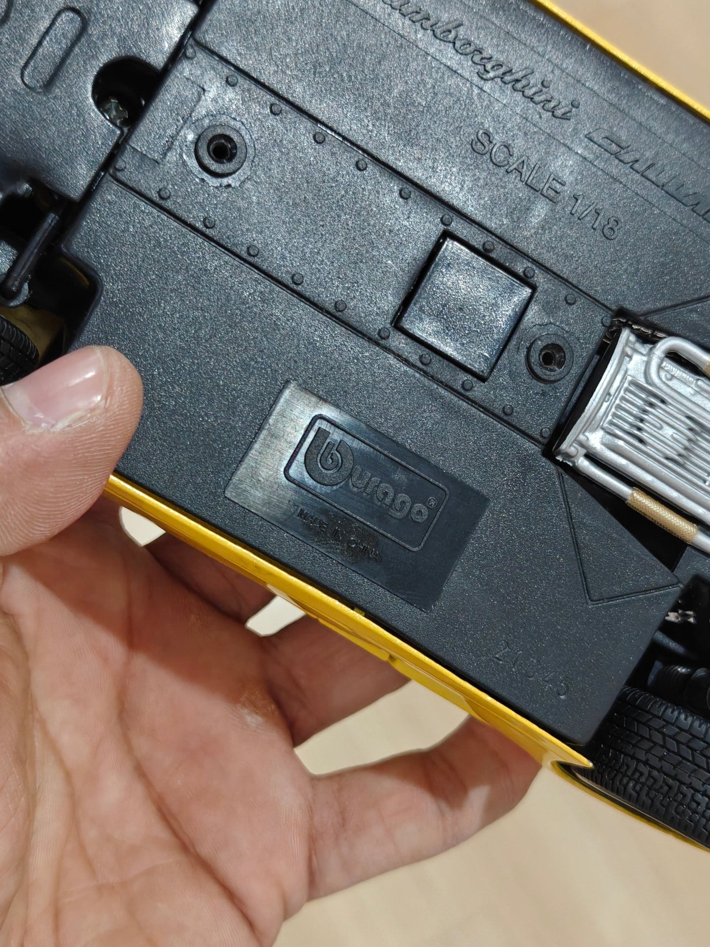 1:18 Bburago Lamborghini Gallardo Spyder - Yellow Color (Pre - Owned) - Kinder Logs