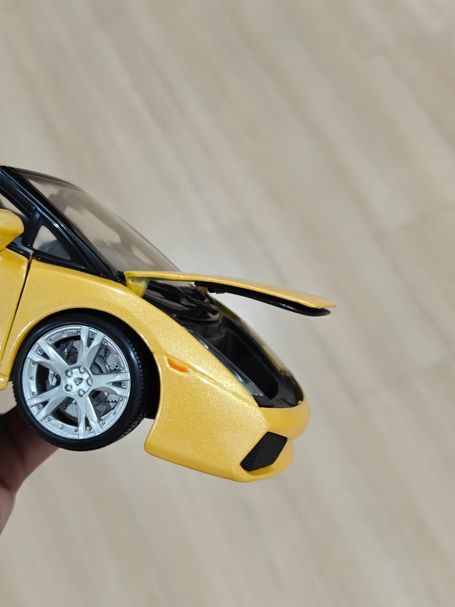 1:18 Bburago Lamborghini Gallardo Spyder - Yellow Color (Pre - Owned) - Kinder Logs