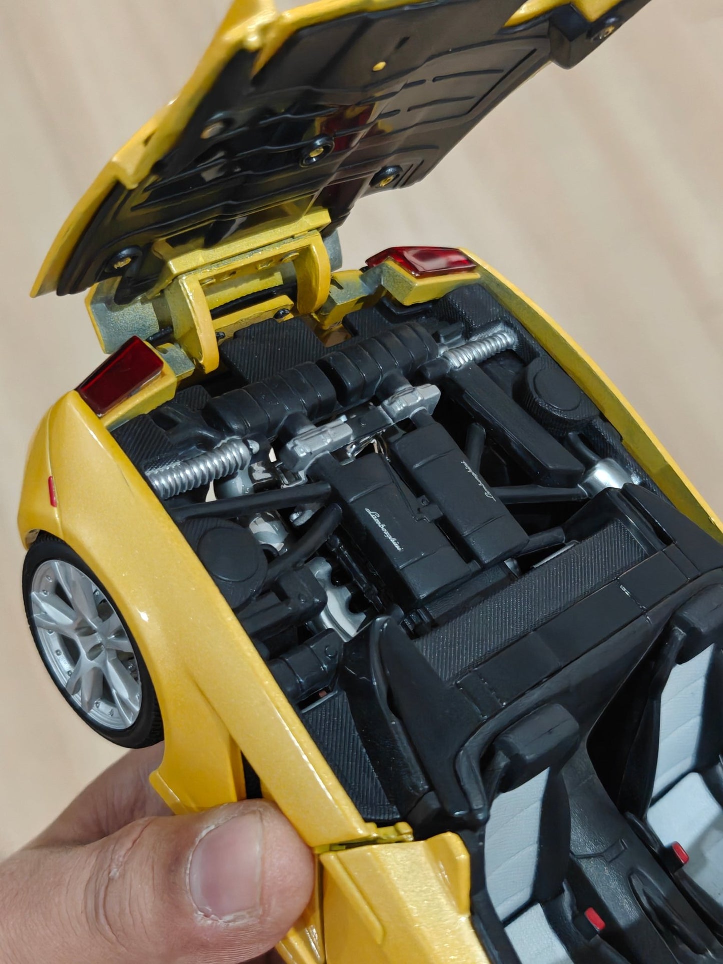 1:18 Bburago Lamborghini Gallardo Spyder - Yellow Color (Pre - Owned) - Kinder Logs