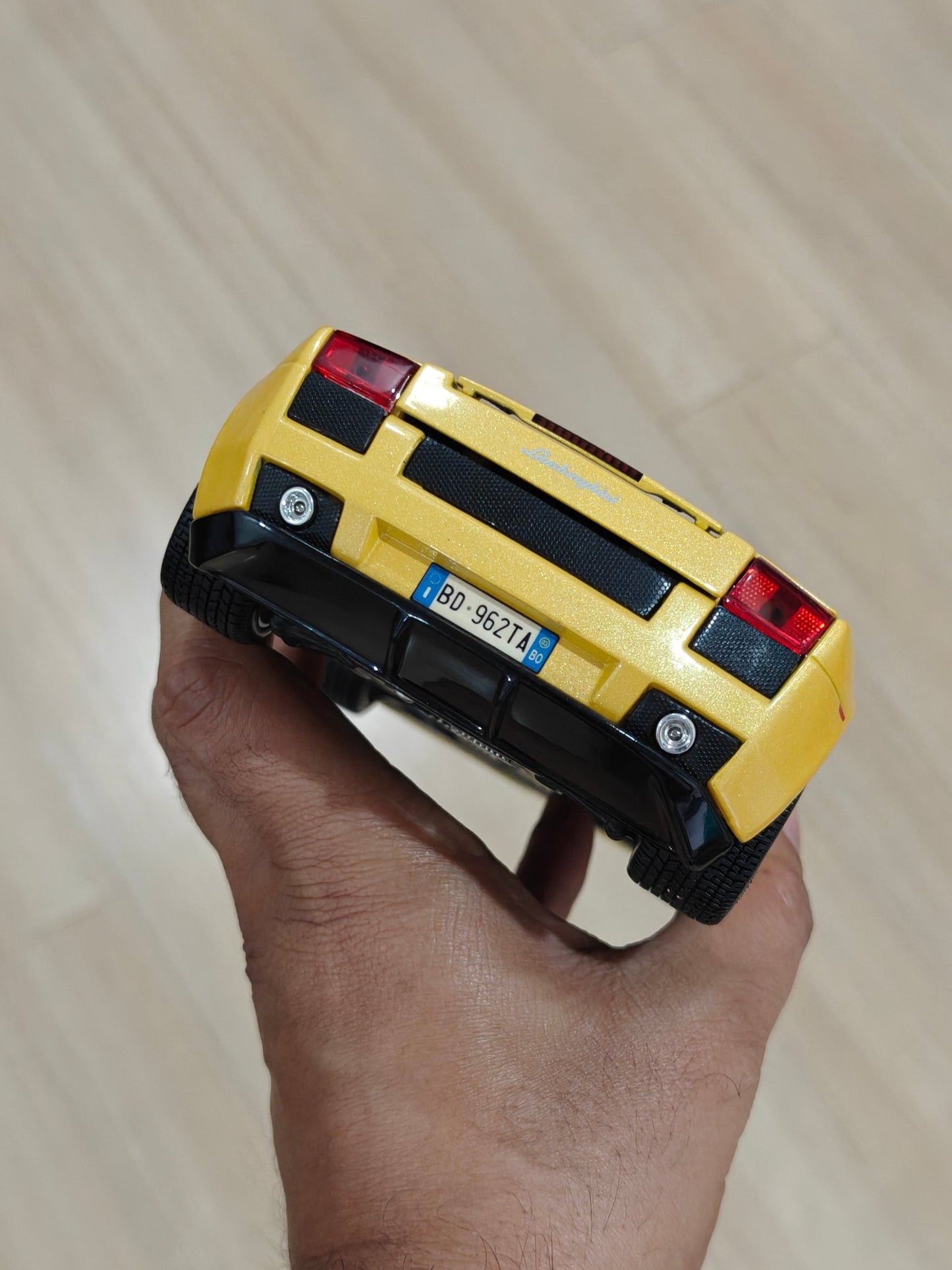 1:18 Bburago Lamborghini Gallardo Spyder - Yellow Color (Pre - Owned) - Kinder Logs