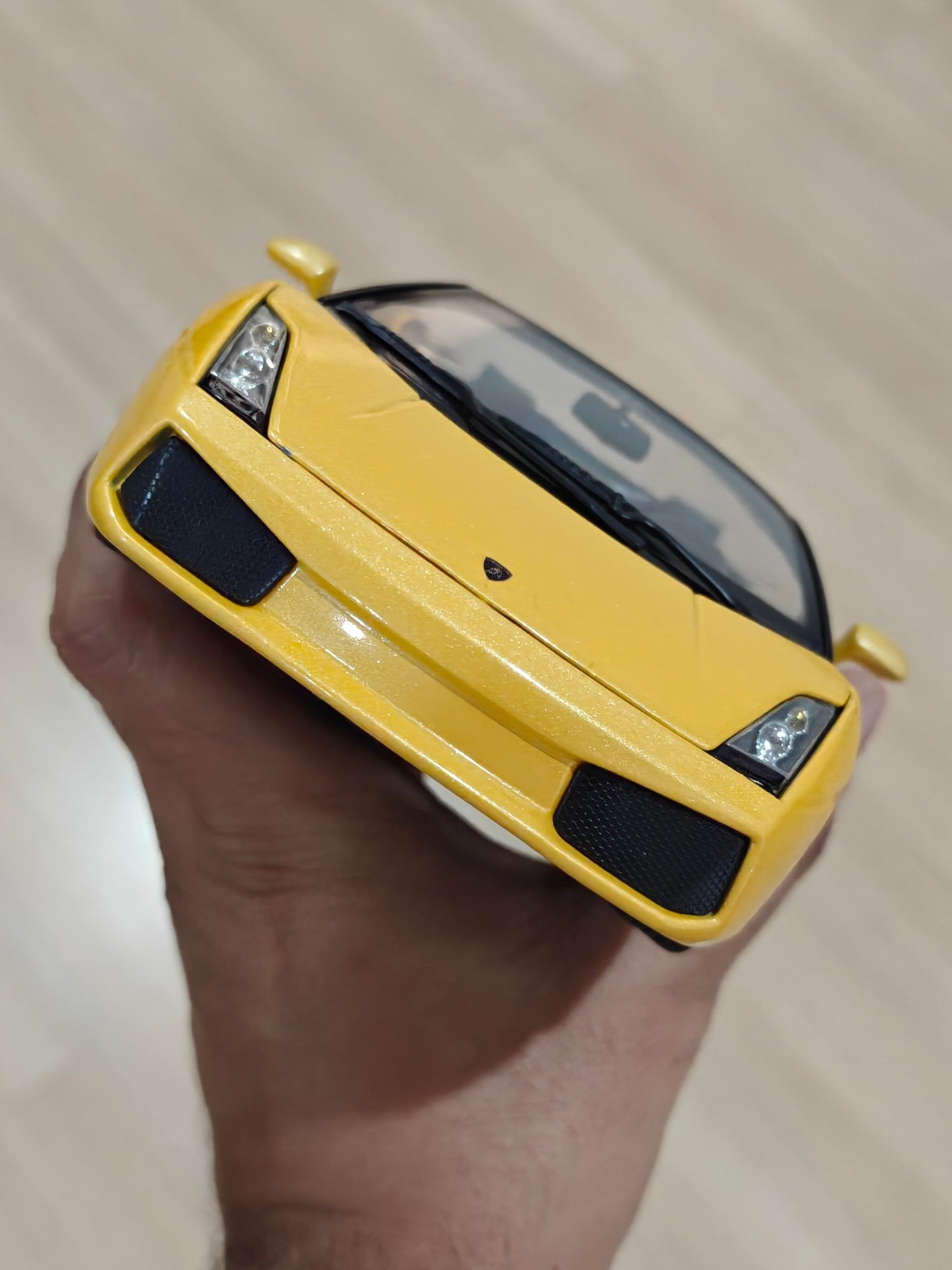 1:18 Bburago Lamborghini Gallardo Spyder - Yellow Color (Pre - Owned) - Kinder Logs