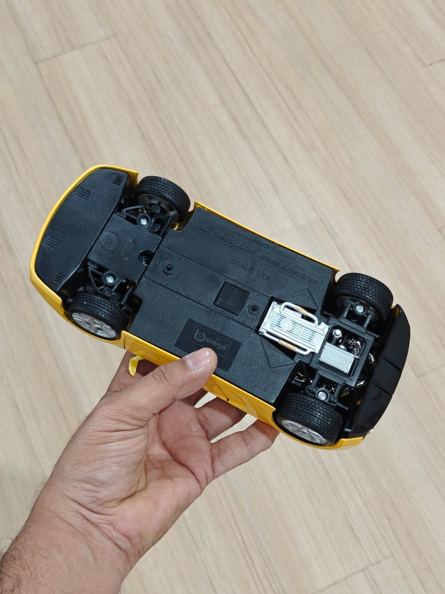 1:18 Bburago Lamborghini Gallardo Spyder - Yellow Color (Pre - Owned) - Kinder Logs