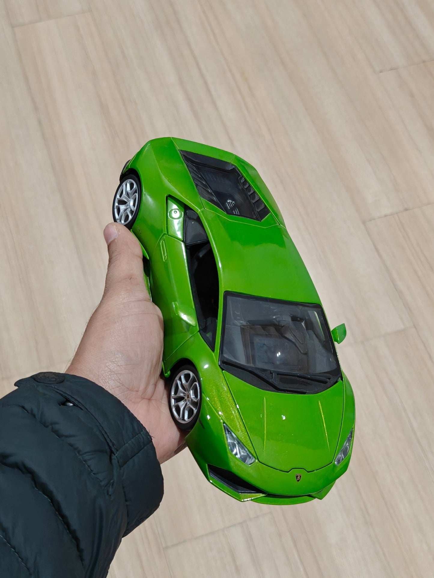 1:18 Bburago Lamborghini Huracan LP610 - 4 - Green Color (Pre - Owned) - Kinder Logs