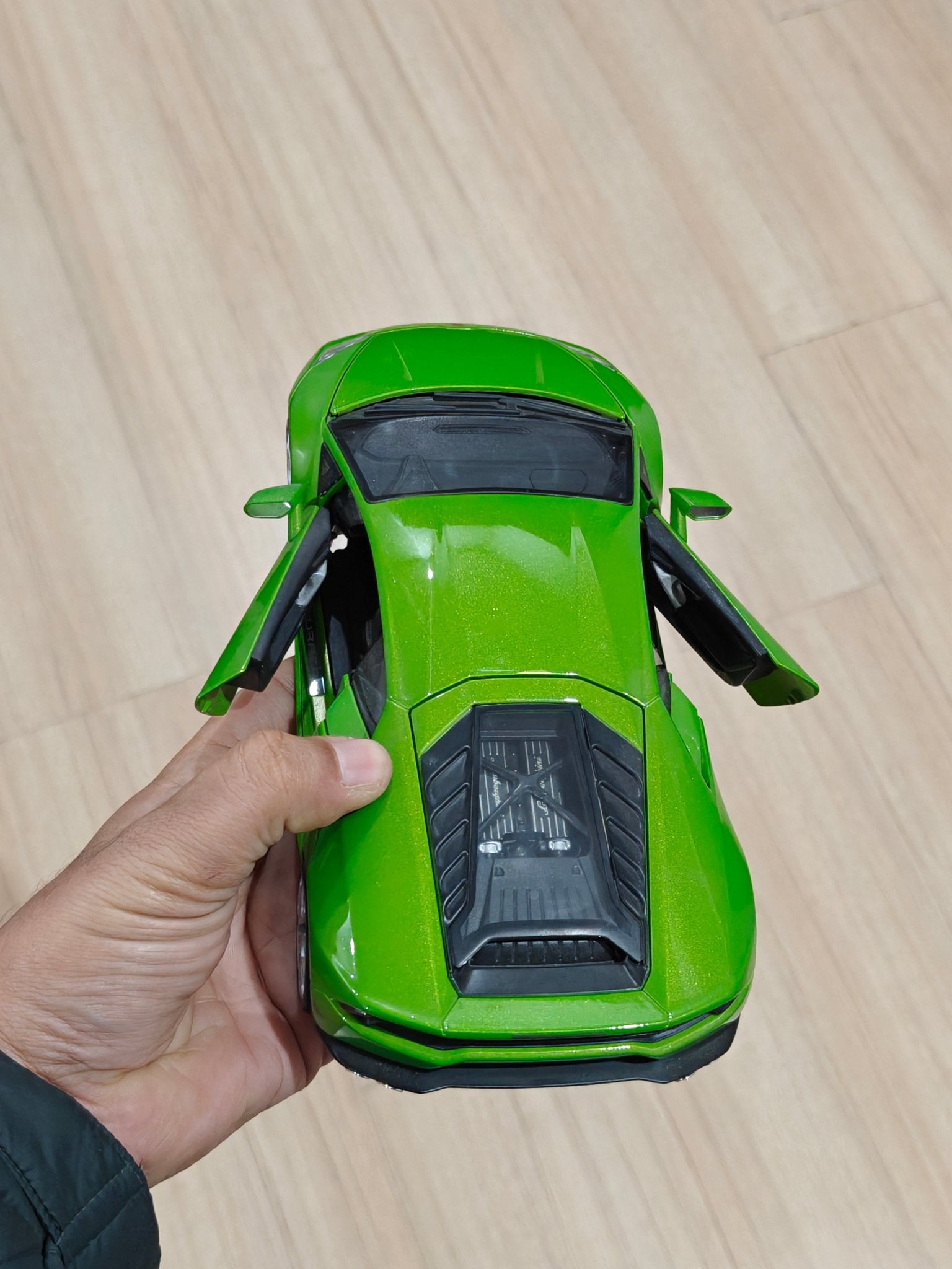 1:18 Bburago Lamborghini Huracan LP610 - 4 - Green Color (Pre - Owned) - Kinder Logs