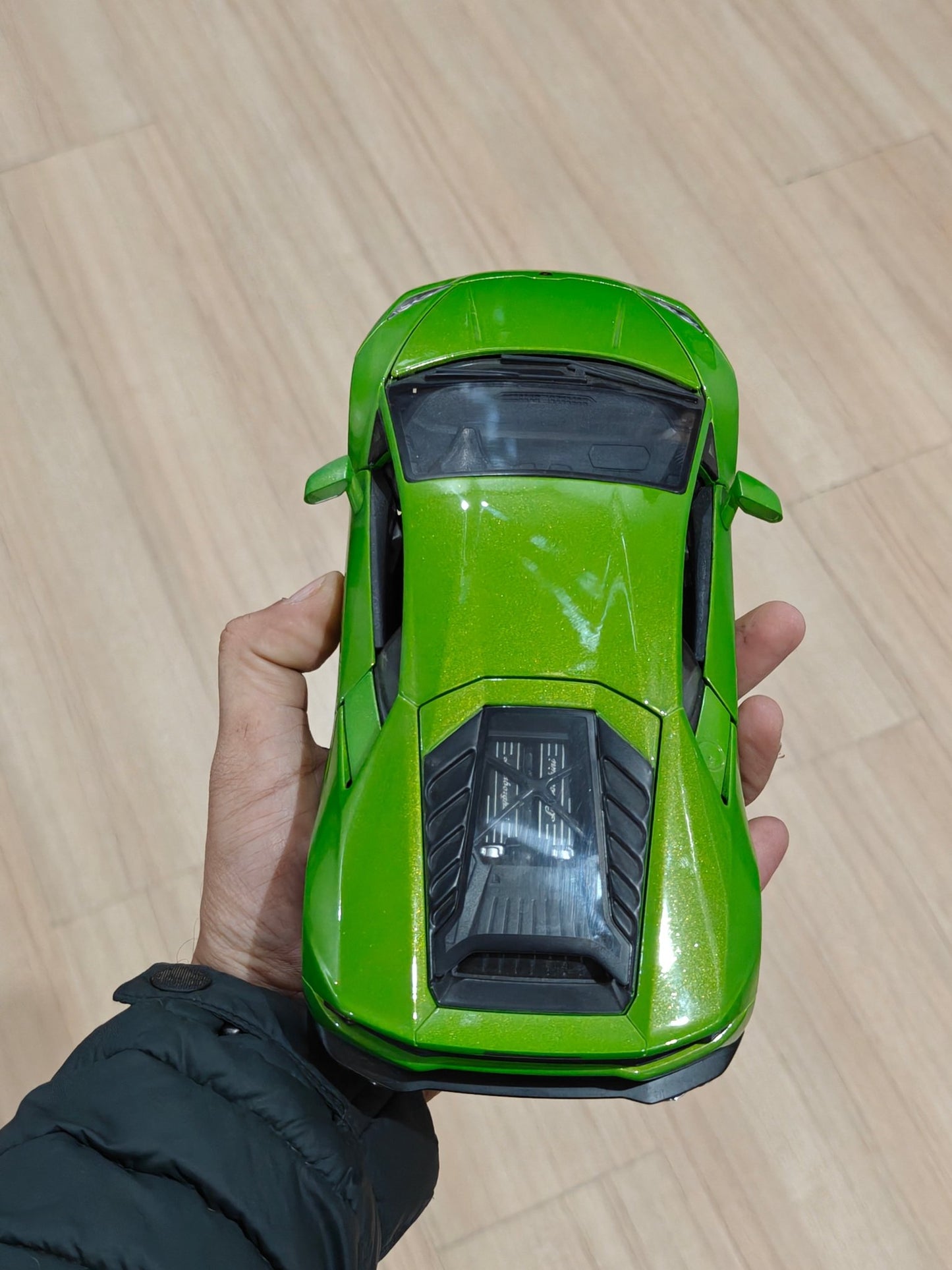 1:18 Bburago Lamborghini Huracan LP610 - 4 - Green Color (Pre - Owned) - Kinder Logs