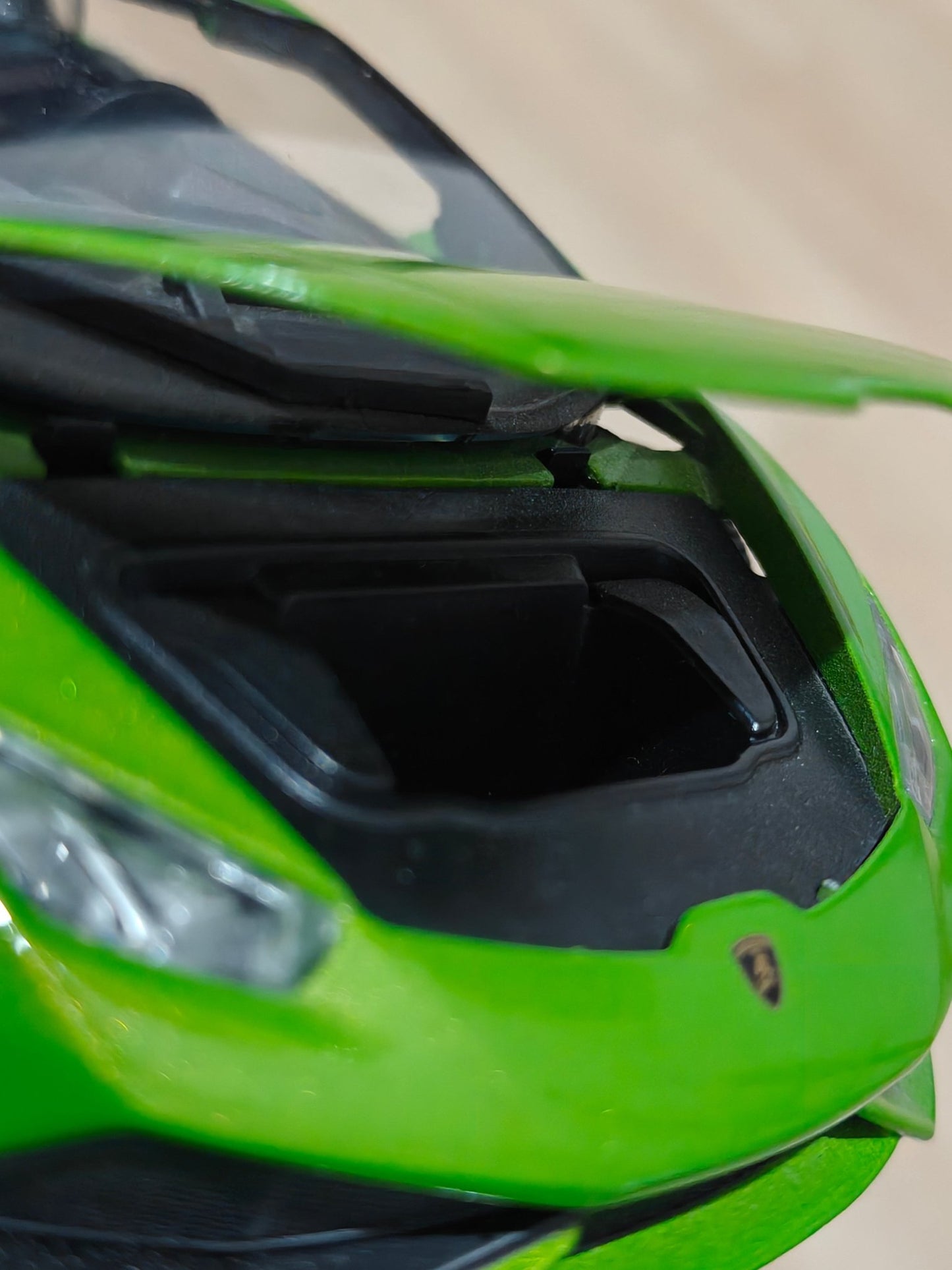 1:18 Bburago Lamborghini Huracan LP610 - 4 - Green Color (Pre - Owned) - Kinder Logs