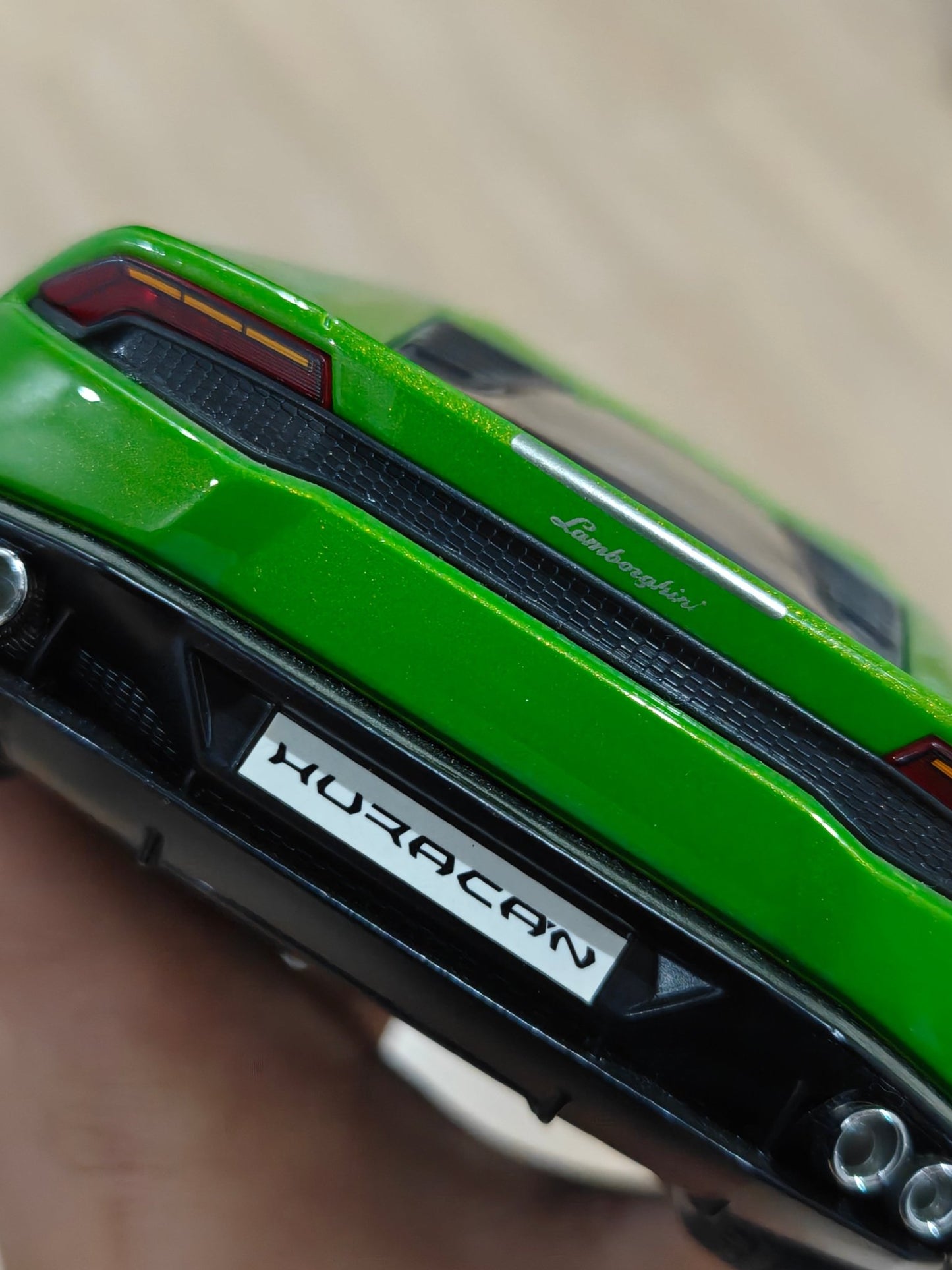 1:18 Bburago Lamborghini Huracan LP610 - 4 - Green Color (Pre - Owned) - Kinder Logs