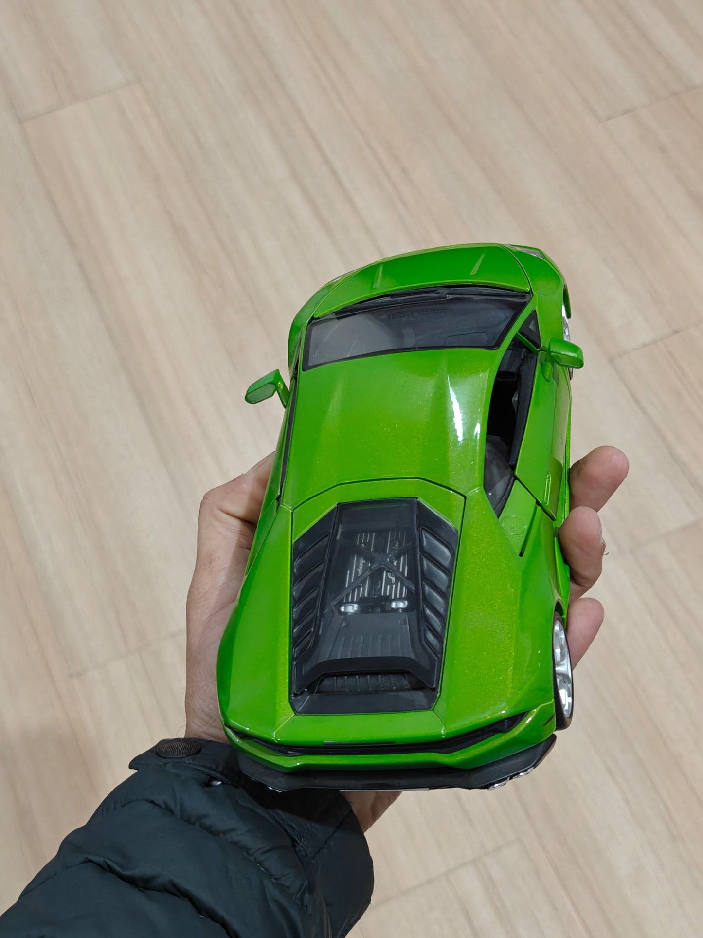1:18 Bburago Lamborghini Huracan LP610 - 4 - Green Color (Pre - Owned) - Kinder Logs