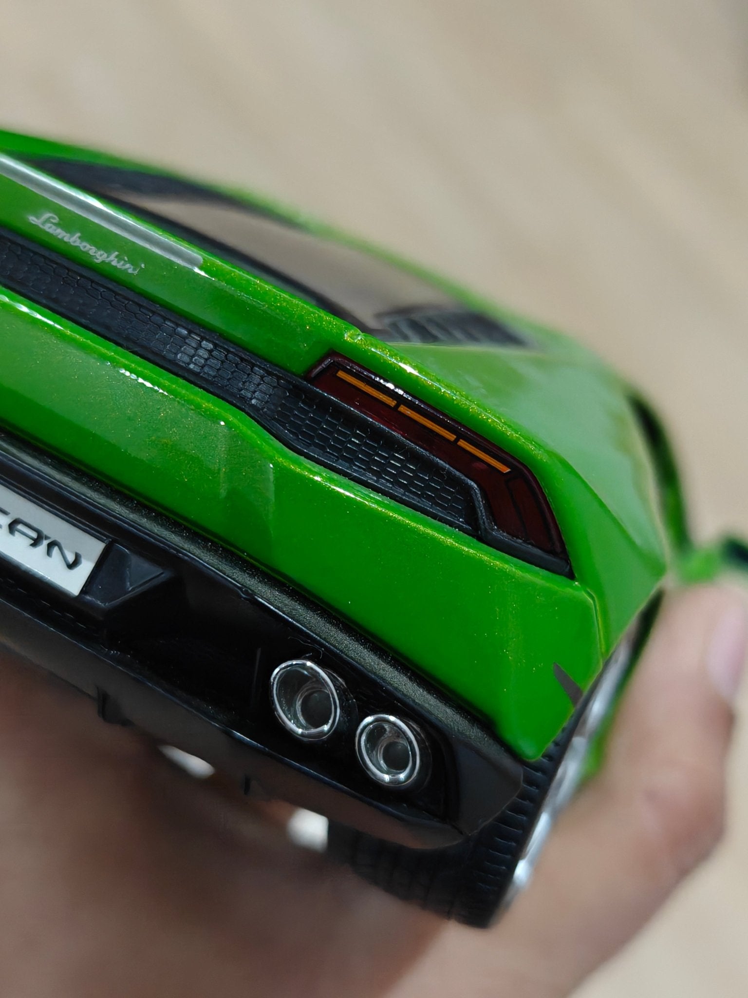 1:18 Bburago Lamborghini Huracan LP610 - 4 - Green Color (Pre - Owned) - Kinder Logs