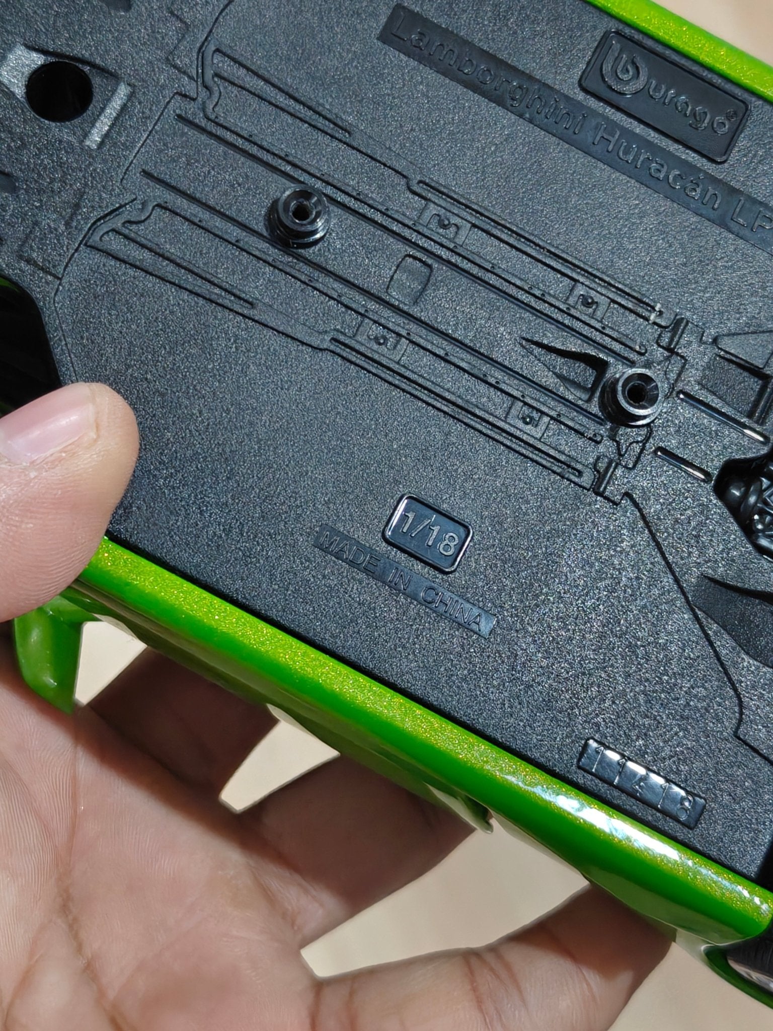 1:18 Bburago Lamborghini Huracan LP610 - 4 - Green Color (Pre - Owned) - Kinder Logs