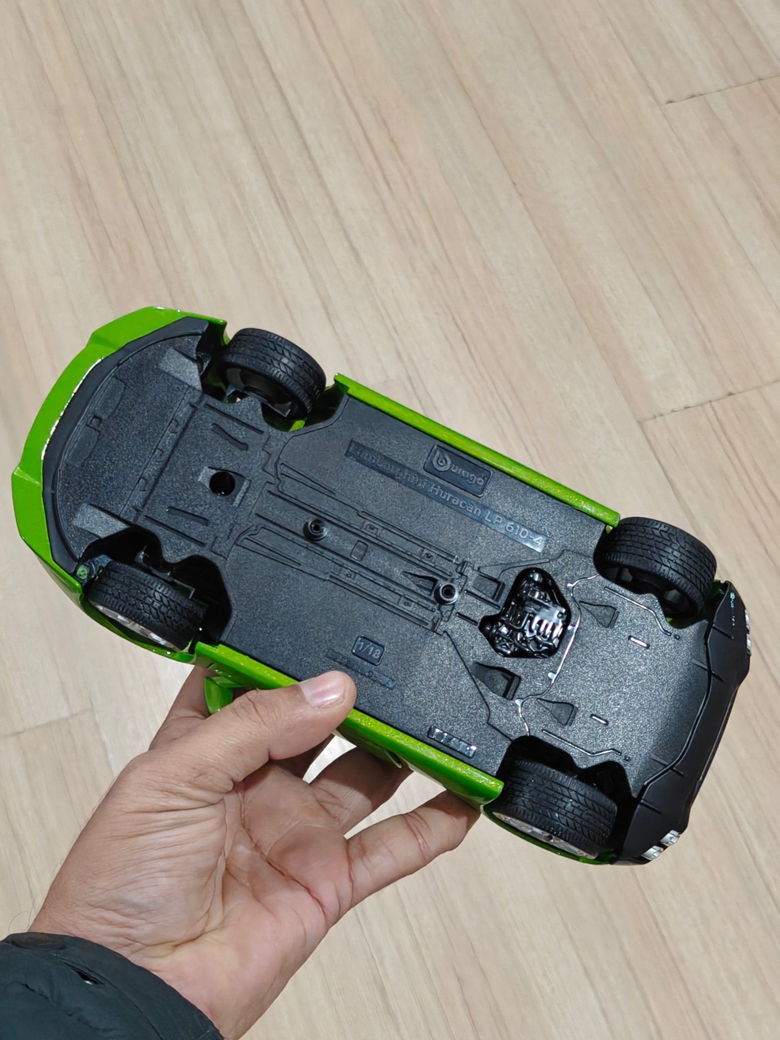 1:18 Bburago Lamborghini Huracan LP610 - 4 - Green Color (Pre - Owned) - Kinder Logs