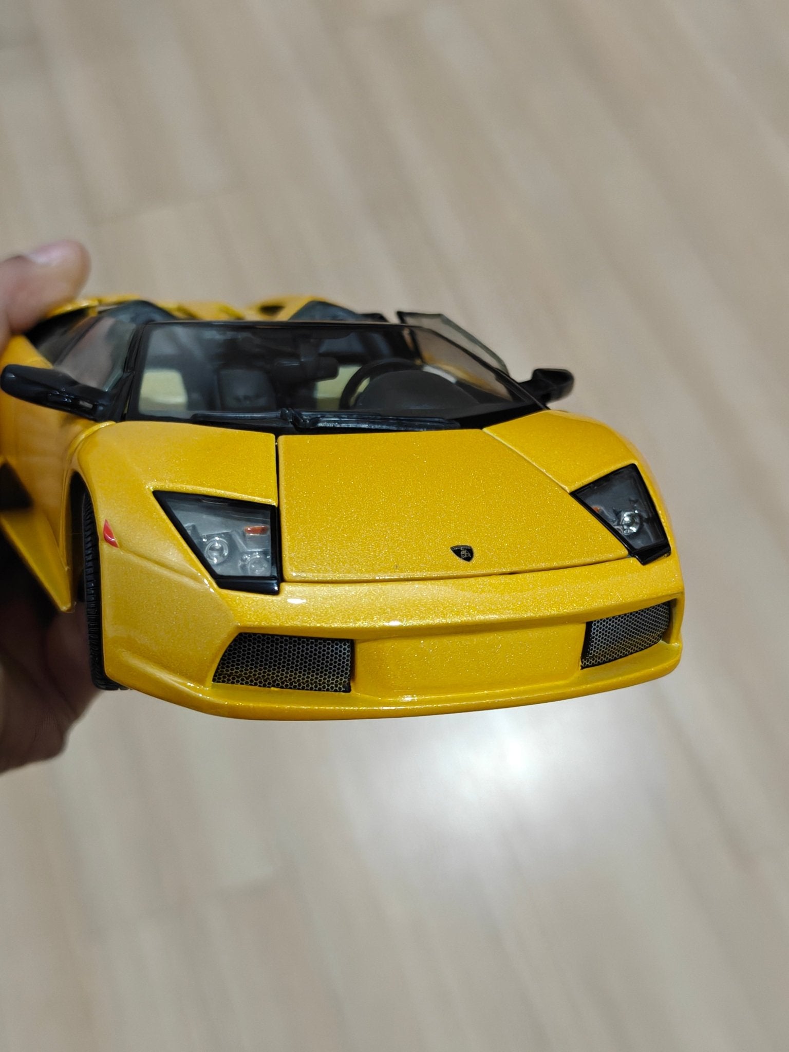 1:18 Bburago Lamborghini Murcielago Roadster - Yellow Color (Pre - Owned) - Kinder Logs