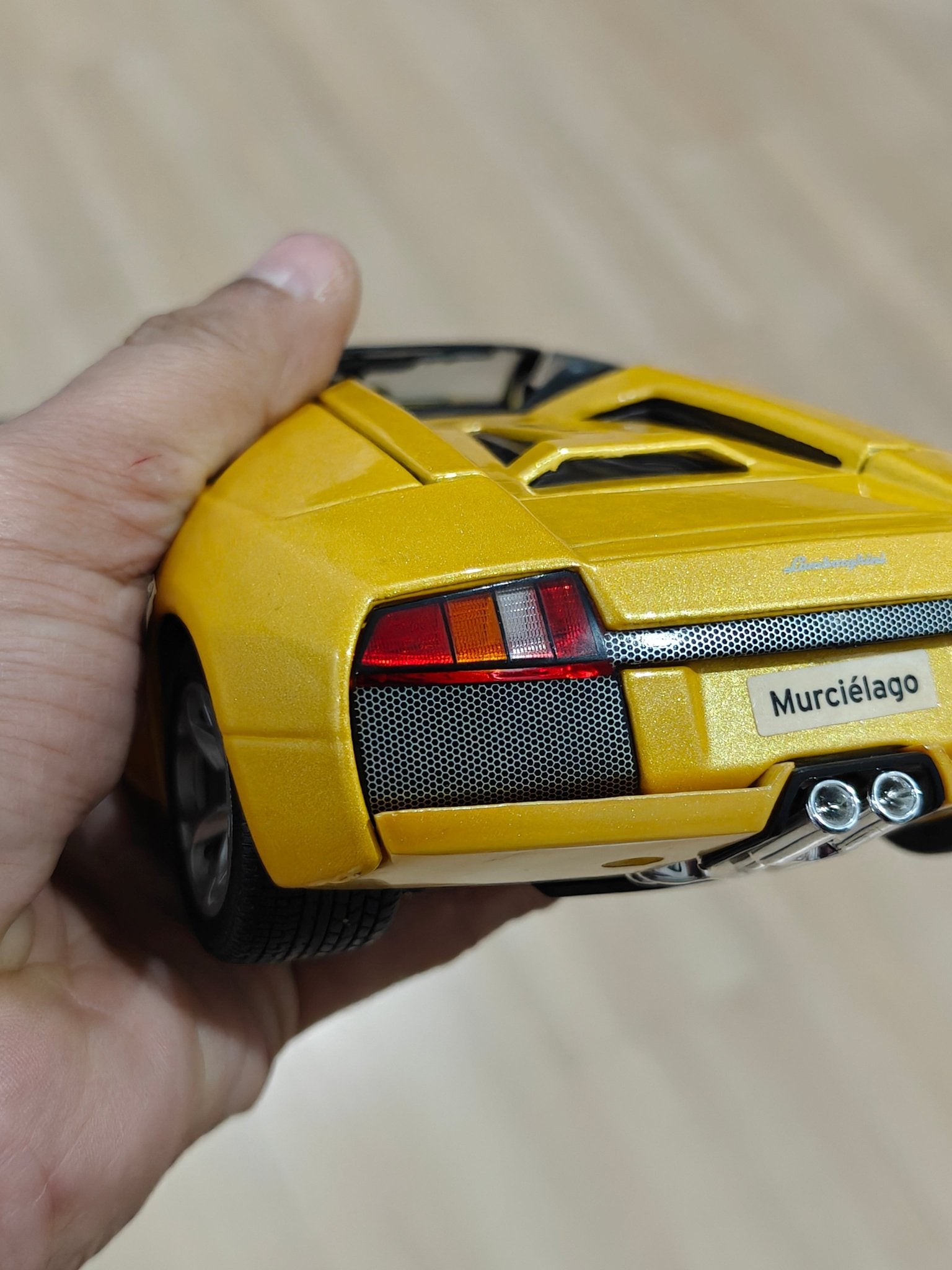 1:18 Bburago Lamborghini Murcielago Roadster - Yellow Color (Pre - Owned) - Kinder Logs