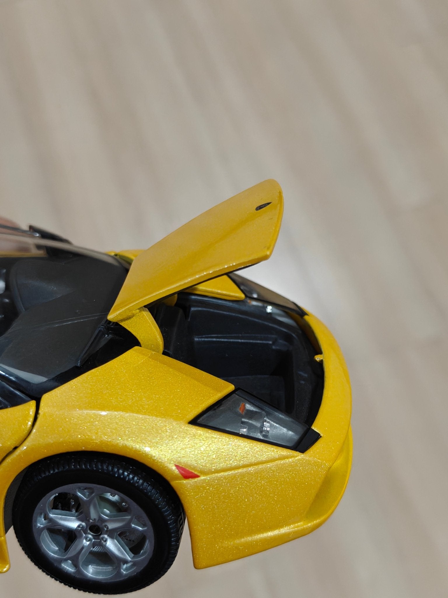 1:18 Bburago Lamborghini Murcielago Roadster - Yellow Color (Pre - Owned) - Kinder Logs