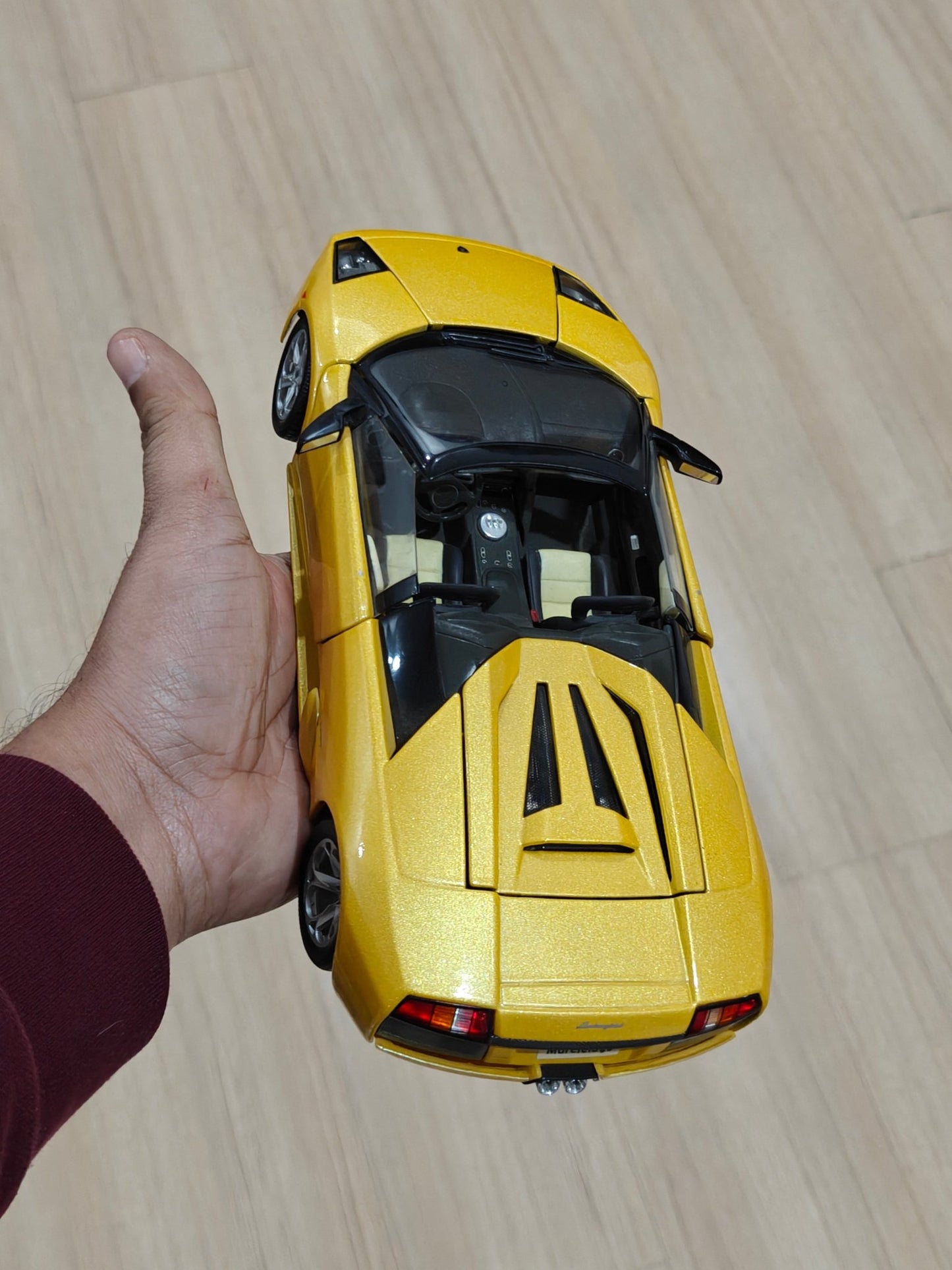 1:18 Bburago Lamborghini Murcielago Roadster - Yellow Color (Pre - Owned) - Kinder Logs