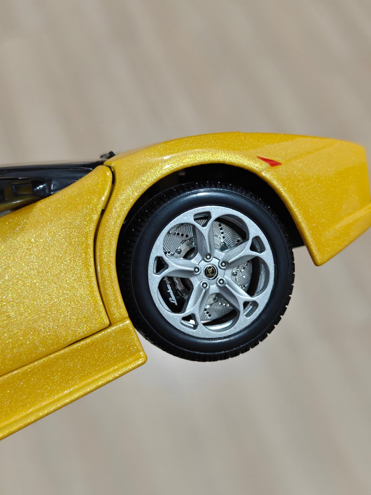 1:18 Bburago Lamborghini Murcielago Roadster - Yellow Color (Pre - Owned) - Kinder Logs