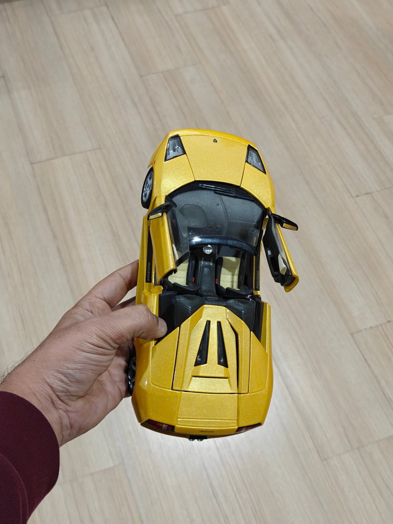 1:18 Bburago Lamborghini Murcielago Roadster - Yellow Color (Pre - Owned) - Kinder Logs