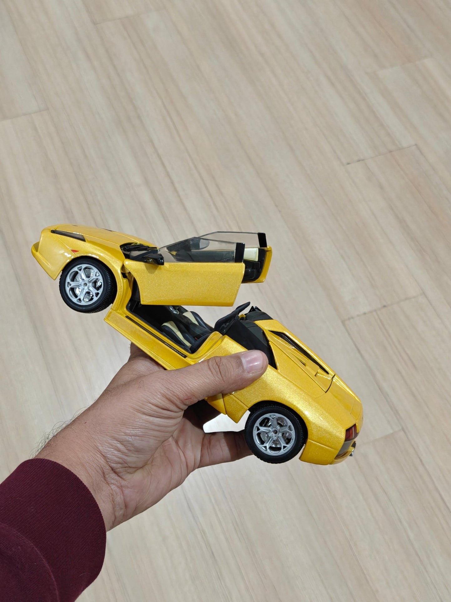 1:18 Bburago Lamborghini Murcielago Roadster - Yellow Color (Pre - Owned) - Kinder Logs