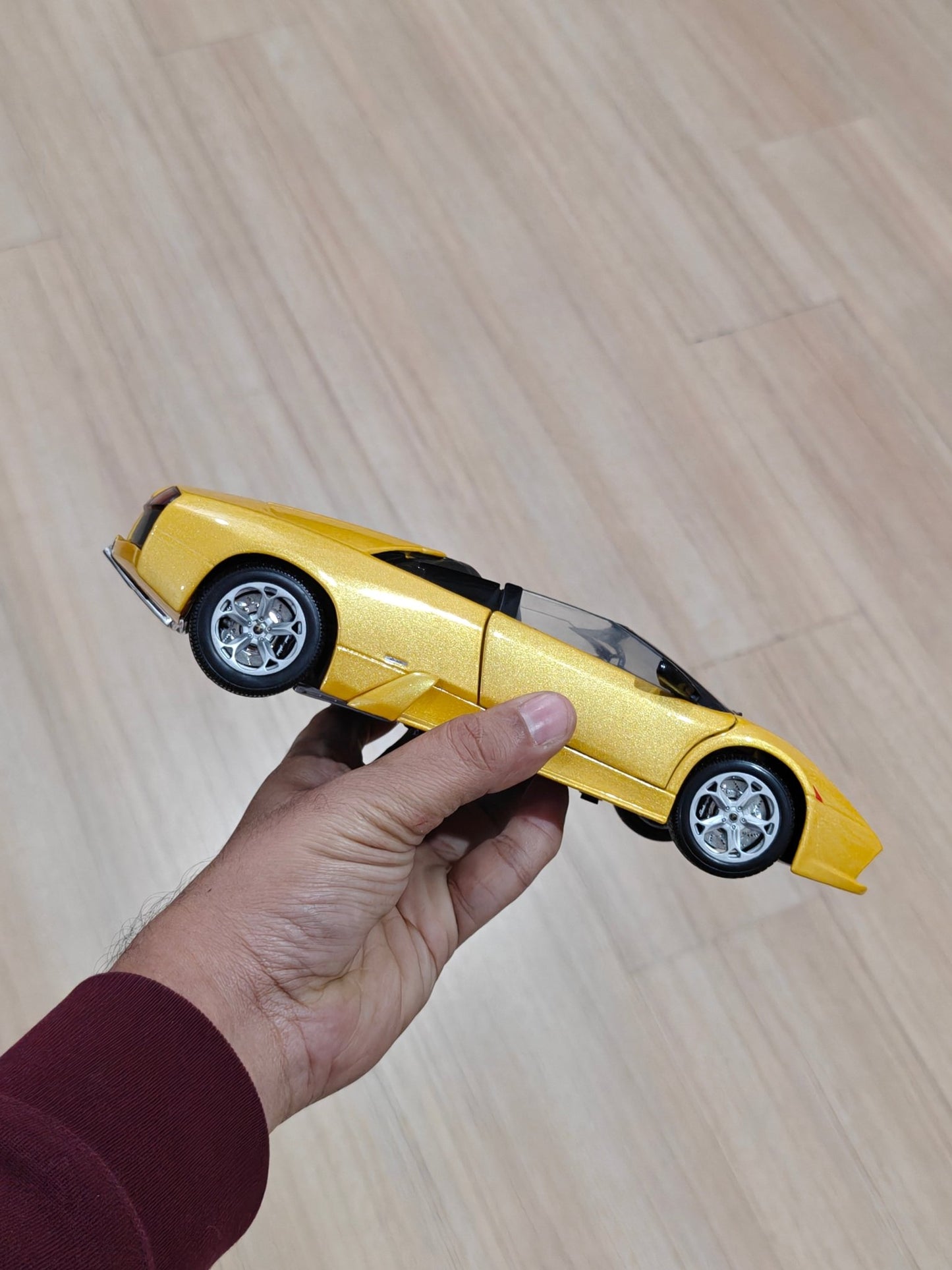 1:18 Bburago Lamborghini Murcielago Roadster - Yellow Color (Pre - Owned) - Kinder Logs