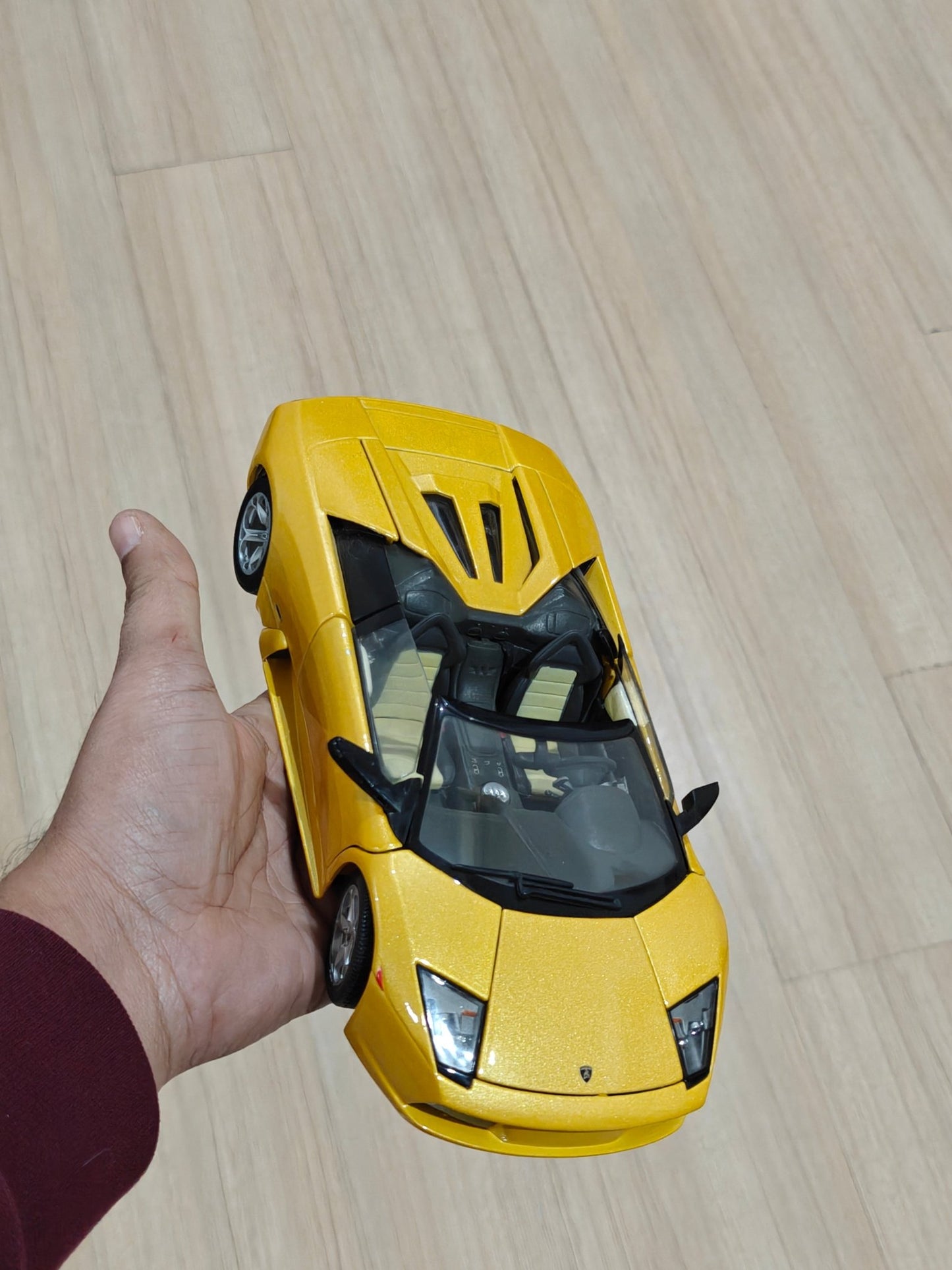 1:18 Bburago Lamborghini Murcielago Roadster - Yellow Color (Pre - Owned) - Kinder Logs