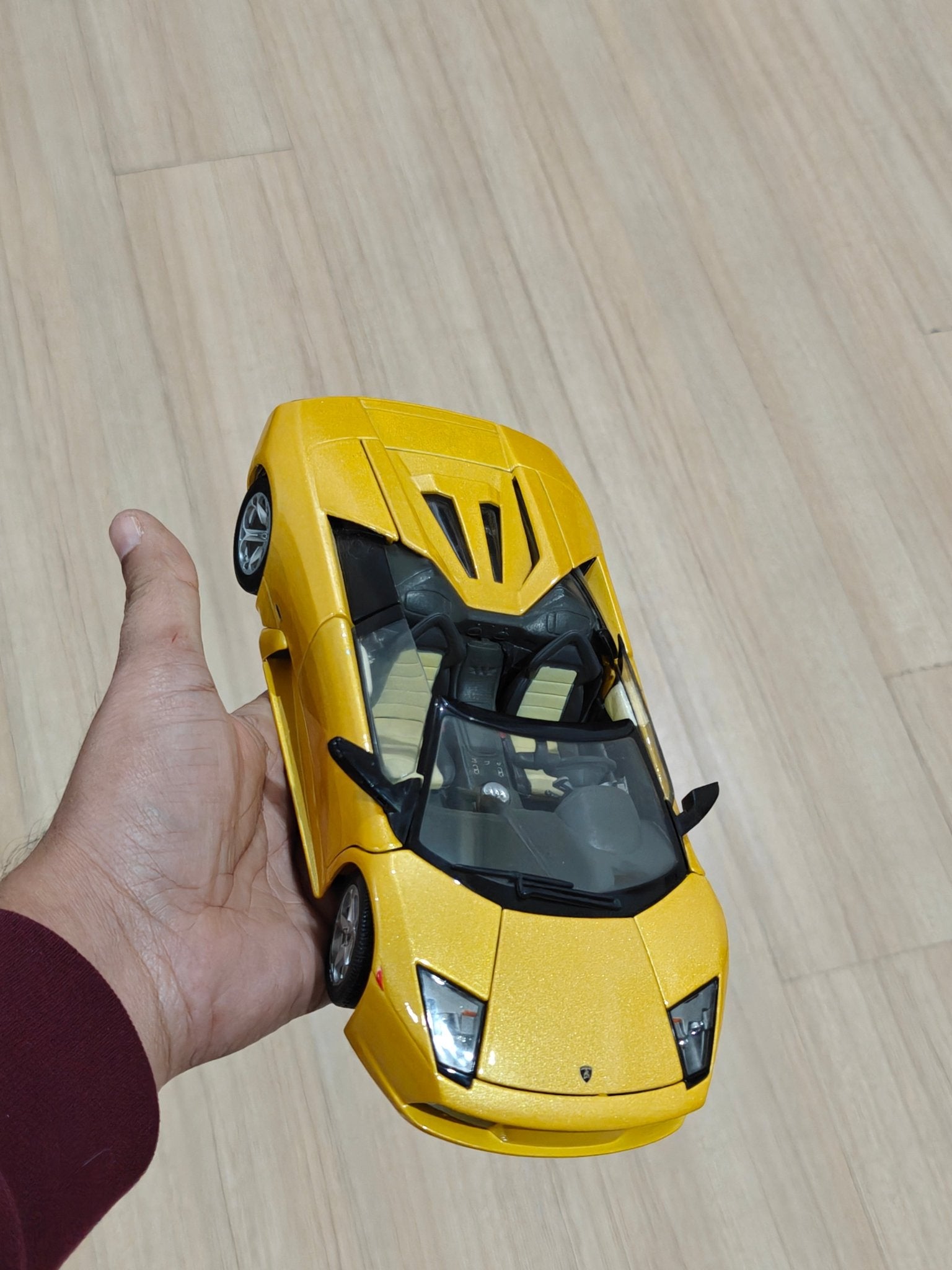 1:18 Bburago Lamborghini Murcielago Roadster - Yellow Color (Pre - Owned) - Kinder Logs