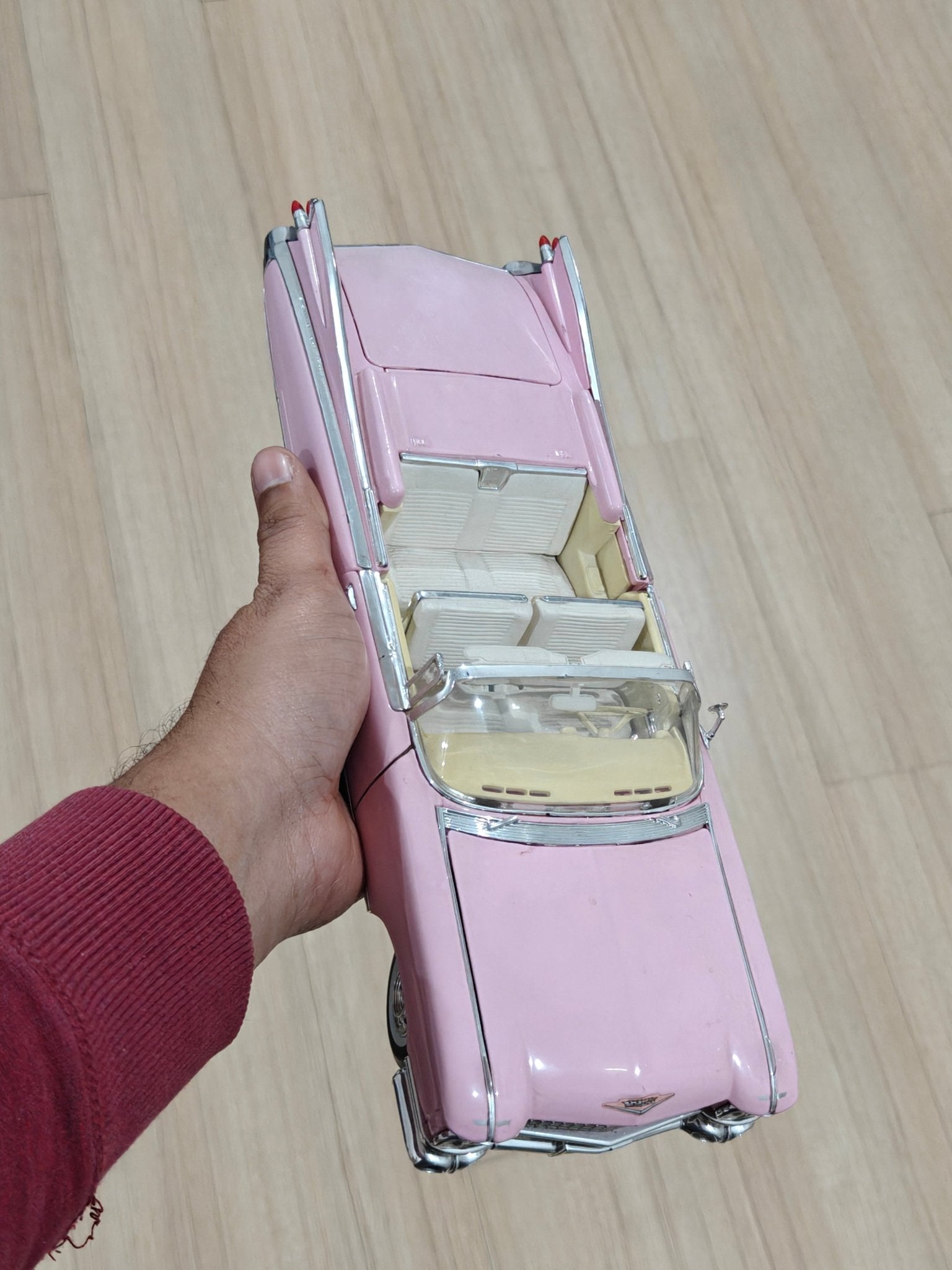 1:18 Maisto 1959 Cadillac Eldorado Biarritz Convertible (Pre - Owned) - Kinder Logs