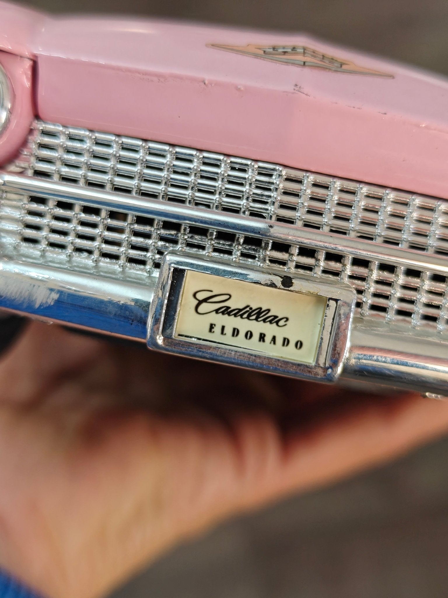 1:18 Maisto 1959 Cadillac Eldorado Biarritz Convertible (Pre - Owned) - Kinder Logs