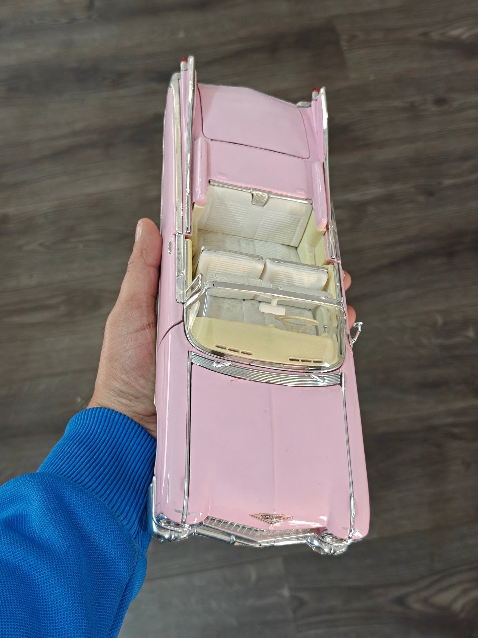 1:18 Maisto 1959 Cadillac Eldorado Biarritz Convertible (Pre - Owned) - Kinder Logs