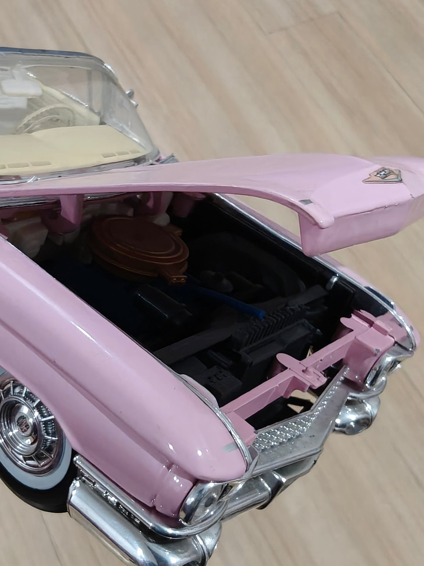 1:18 Maisto 1959 Cadillac Eldorado Biarritz Convertible (Pre - Owned) - Kinder Logs