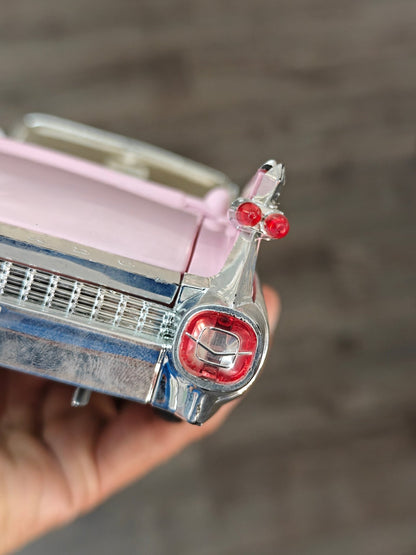 1:18 Maisto 1959 Cadillac Eldorado Biarritz Convertible (Pre - Owned) - Kinder Logs