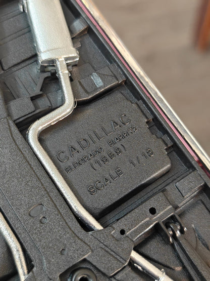 1:18 Maisto 1959 Cadillac Eldorado Biarritz Convertible (Pre - Owned) - Kinder Logs