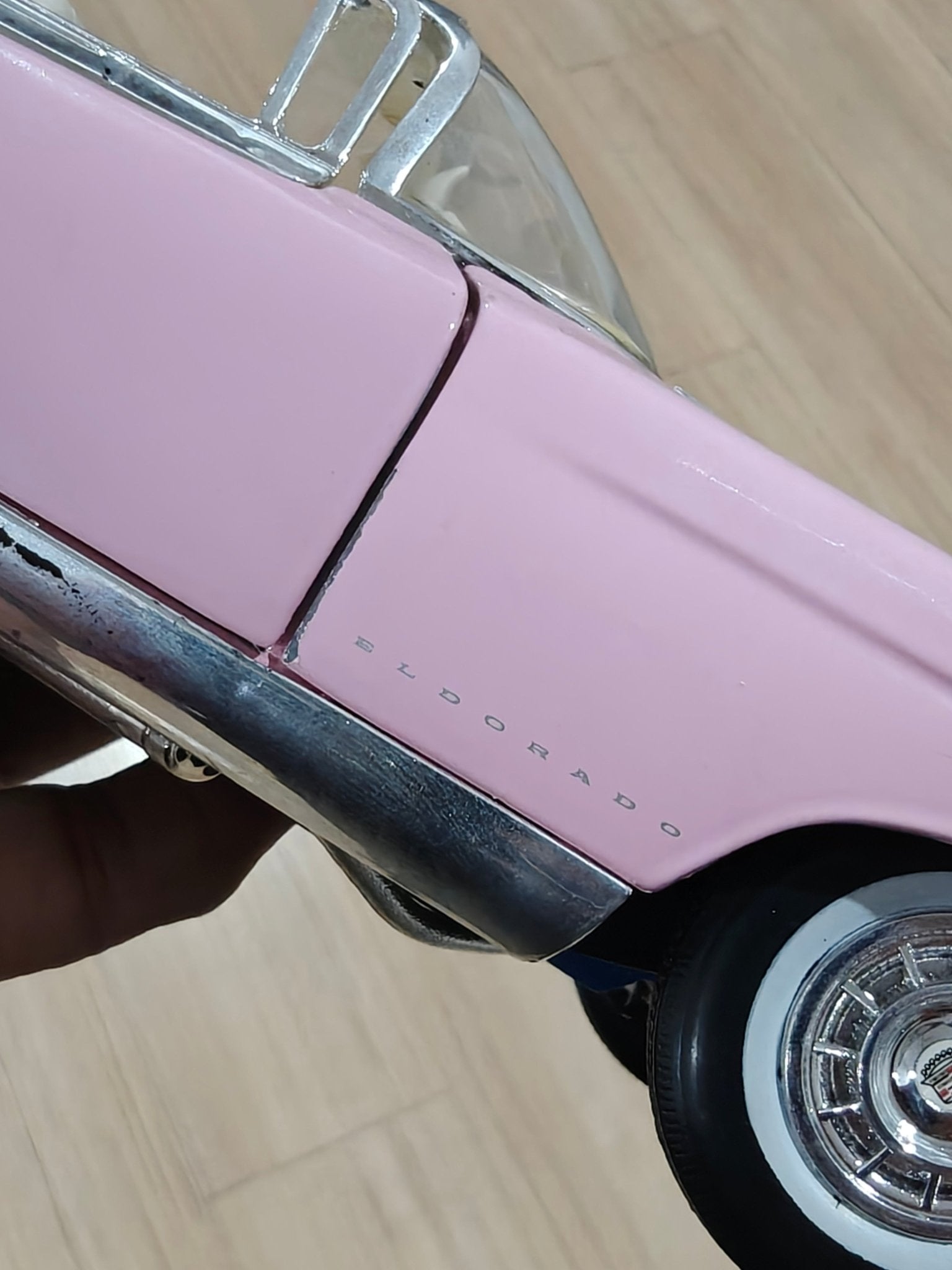 1:18 Maisto 1959 Cadillac Eldorado Biarritz Convertible (Pre - Owned) - Kinder Logs