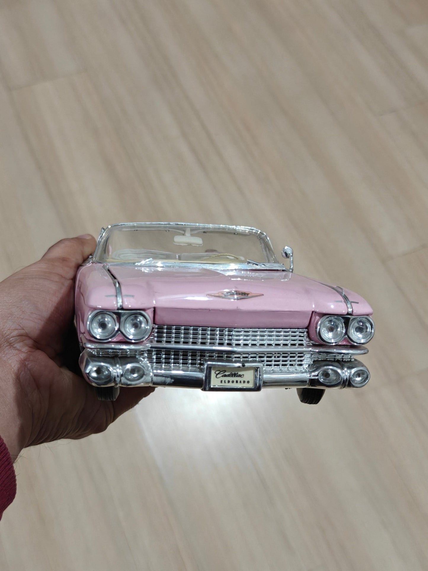 1:18 Maisto 1959 Cadillac Eldorado Biarritz Convertible (Pre - Owned) - Kinder Logs