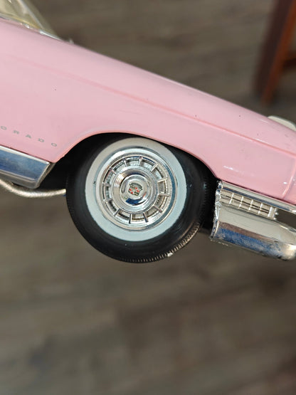 1:18 Maisto 1959 Cadillac Eldorado Biarritz Convertible (Pre - Owned) - Kinder Logs