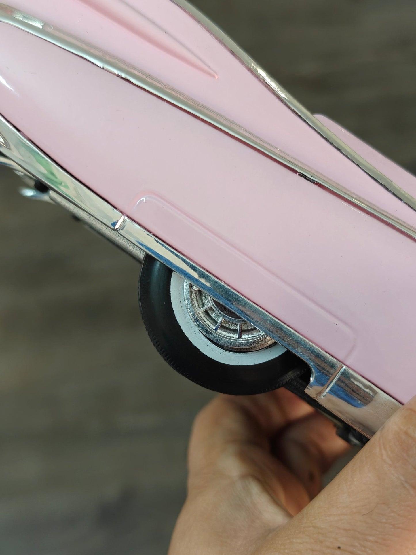 1:18 Maisto 1959 Cadillac Eldorado Biarritz Convertible (Pre - Owned) - Kinder Logs