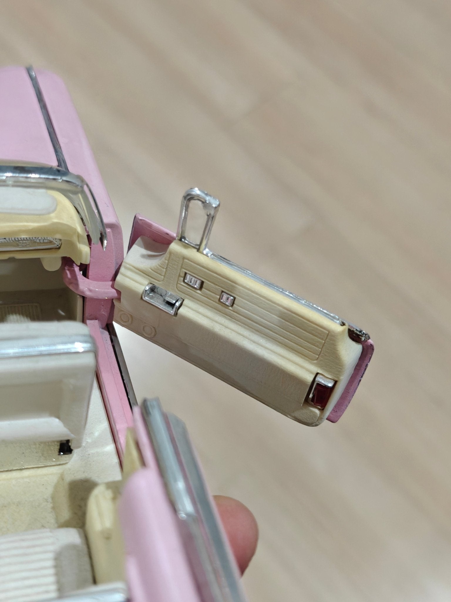 1:18 Maisto 1959 Cadillac Eldorado Biarritz Convertible (Pre - Owned) - Kinder Logs