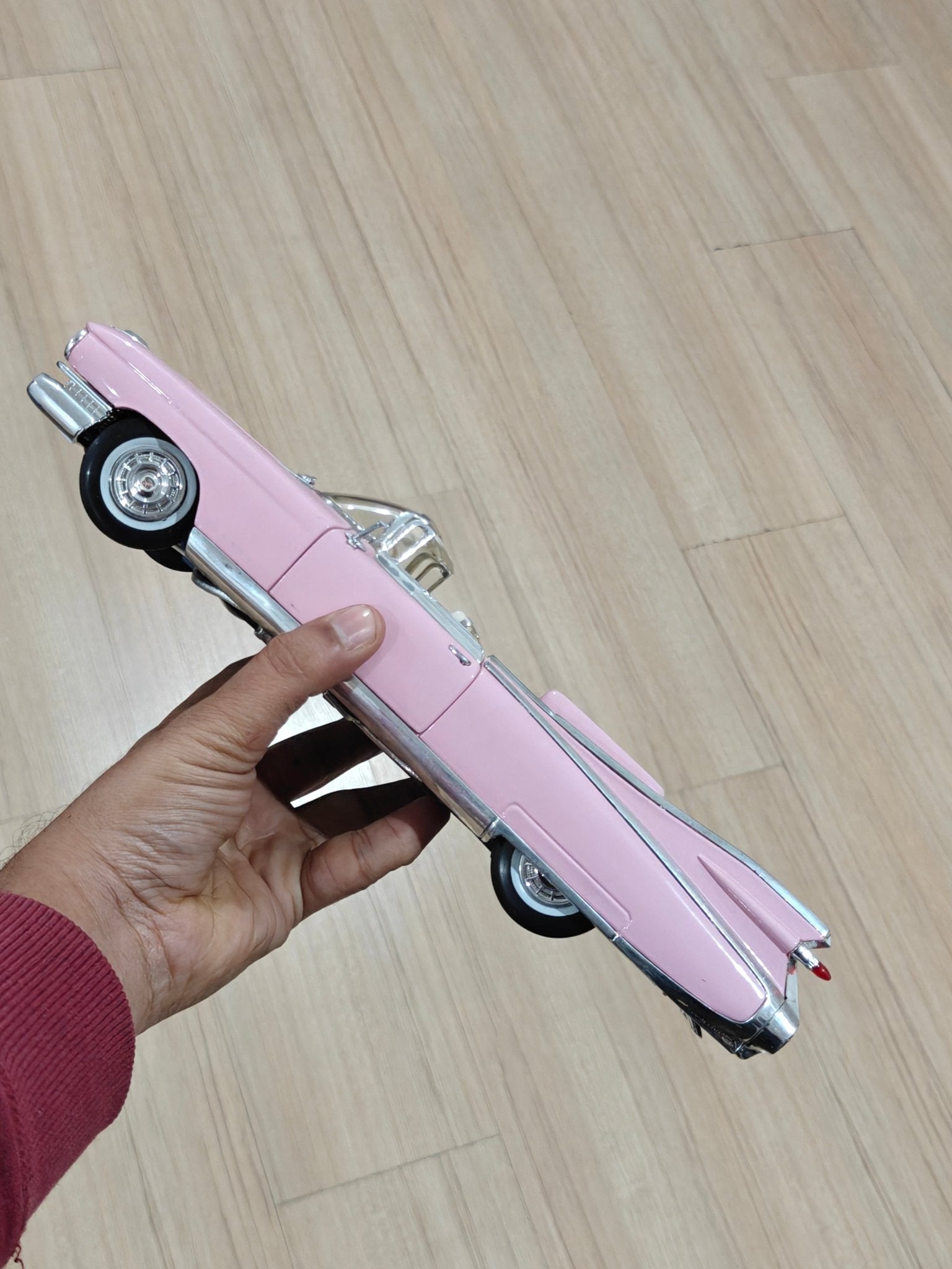 1:18 Maisto 1959 Cadillac Eldorado Biarritz Convertible (Pre - Owned) - Kinder Logs