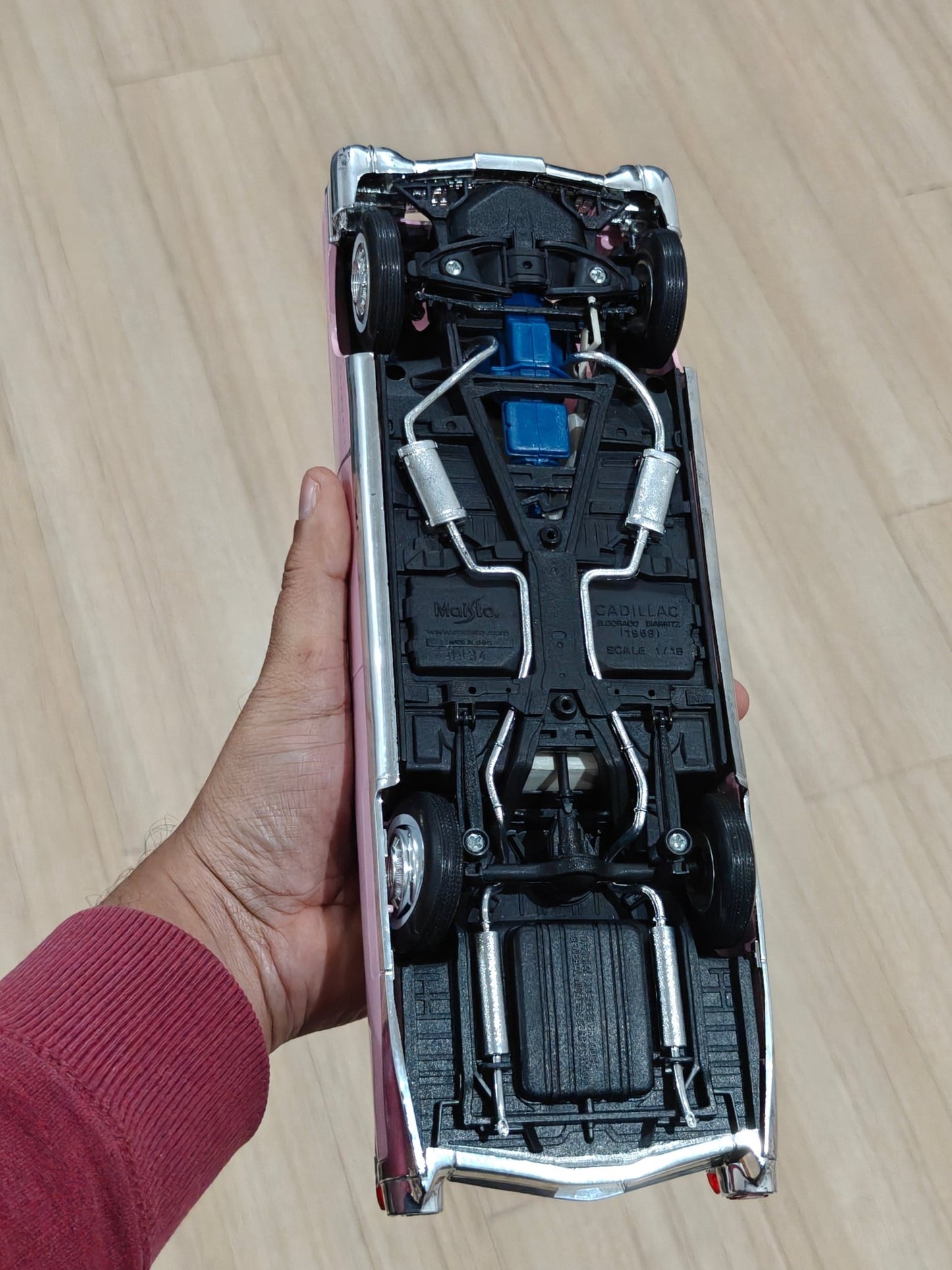 1:18 Maisto 1959 Cadillac Eldorado Biarritz Convertible (Pre - Owned) - Kinder Logs