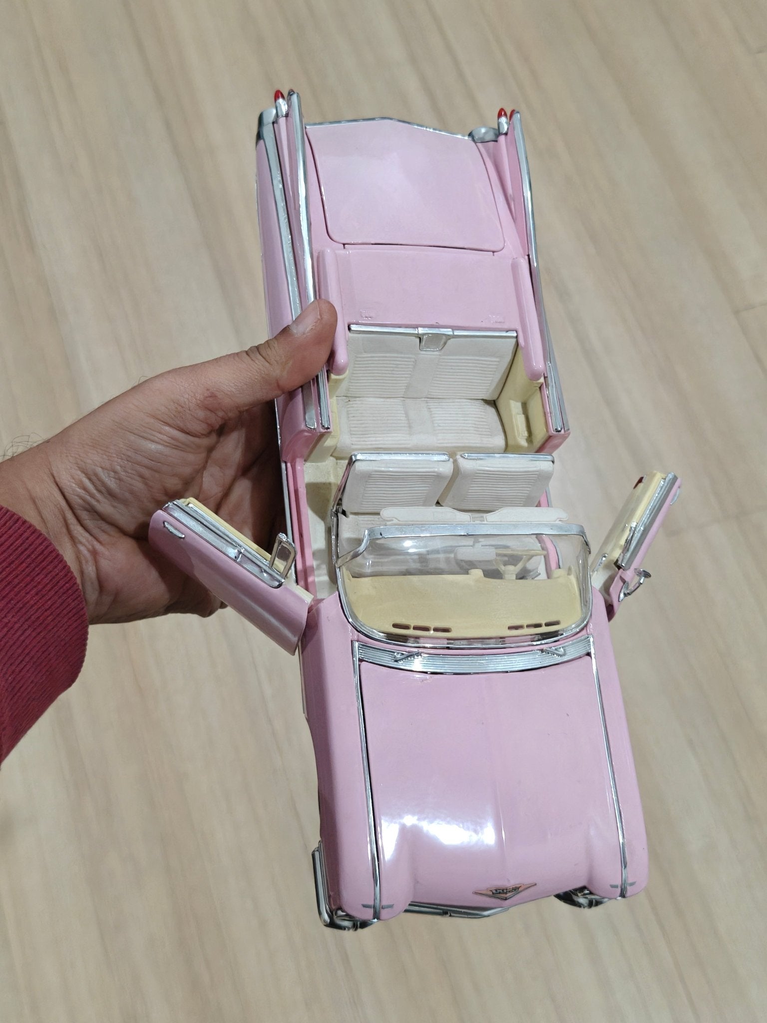 1:18 Maisto 1959 Cadillac Eldorado Biarritz Convertible (Pre - Owned) - Kinder Logs