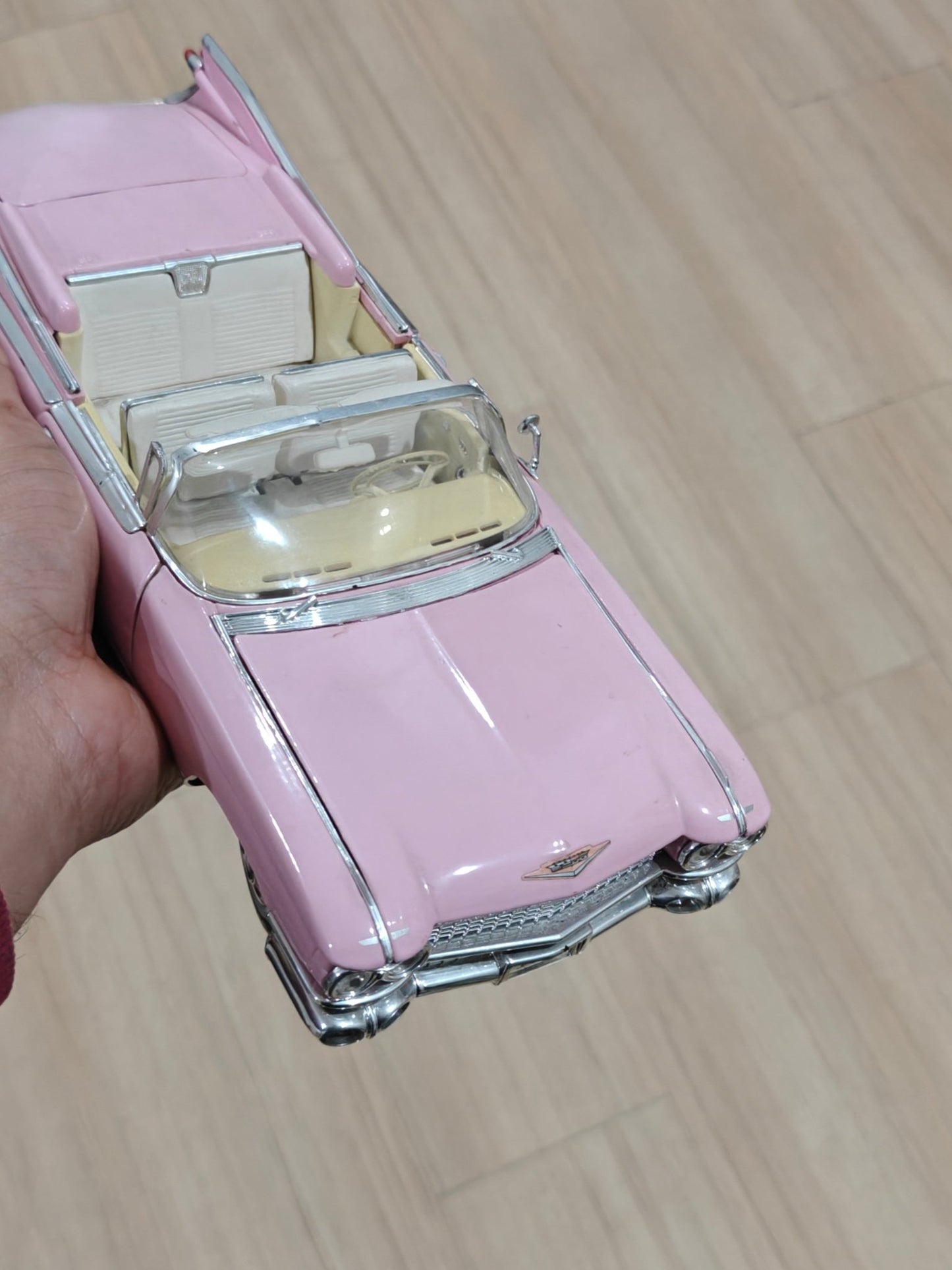 1:18 Maisto 1959 Cadillac Eldorado Biarritz Convertible (Pre - Owned) - Kinder Logs