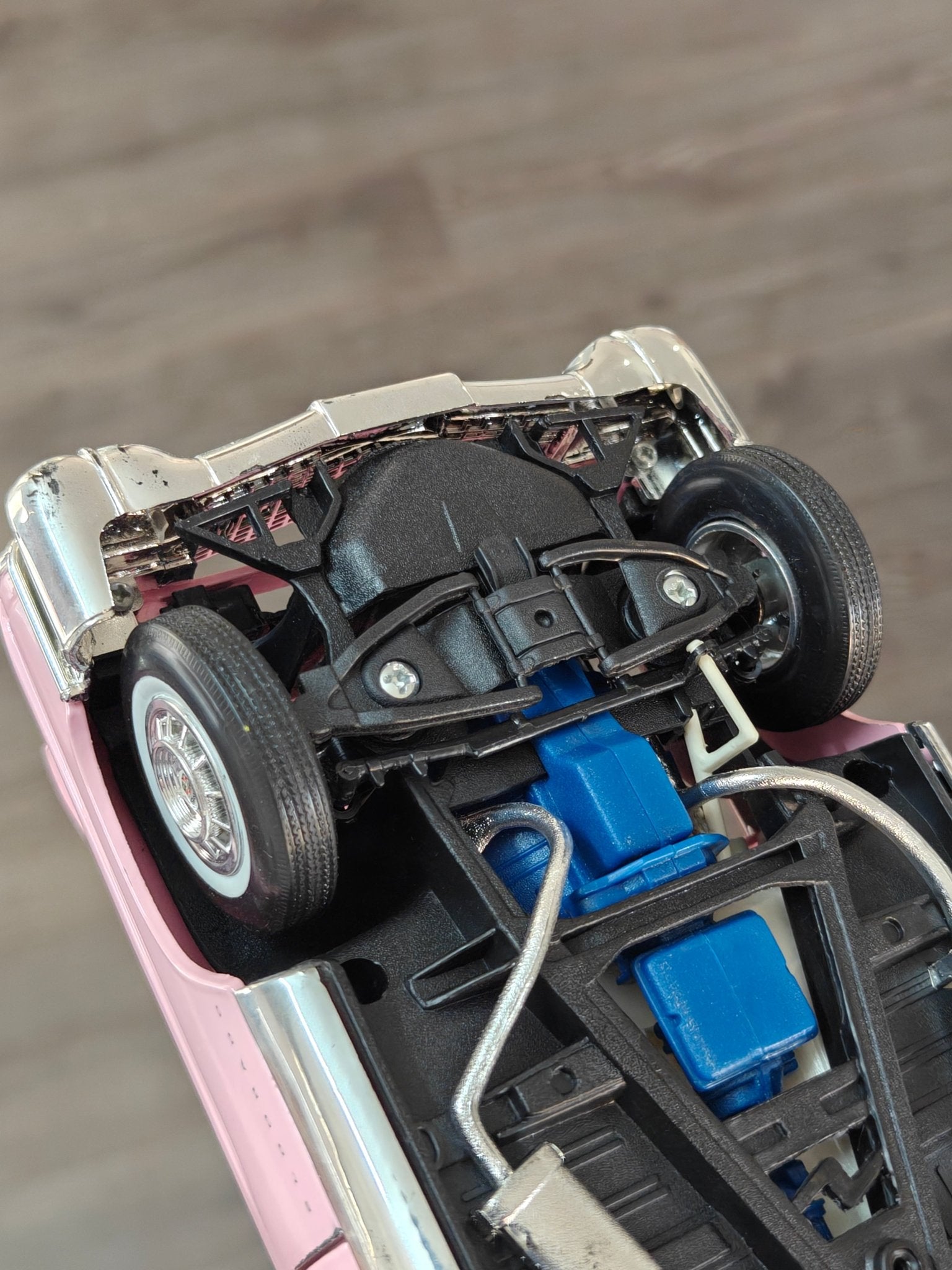 1:18 Maisto 1959 Cadillac Eldorado Biarritz Convertible (Pre - Owned) - Kinder Logs