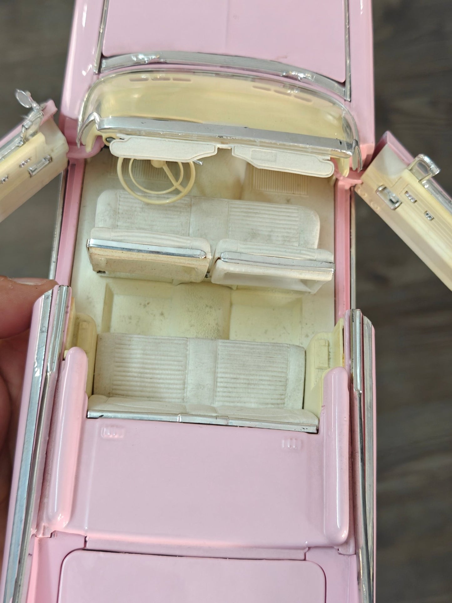 1:18 Maisto 1959 Cadillac Eldorado Biarritz Convertible (Pre - Owned) - Kinder Logs