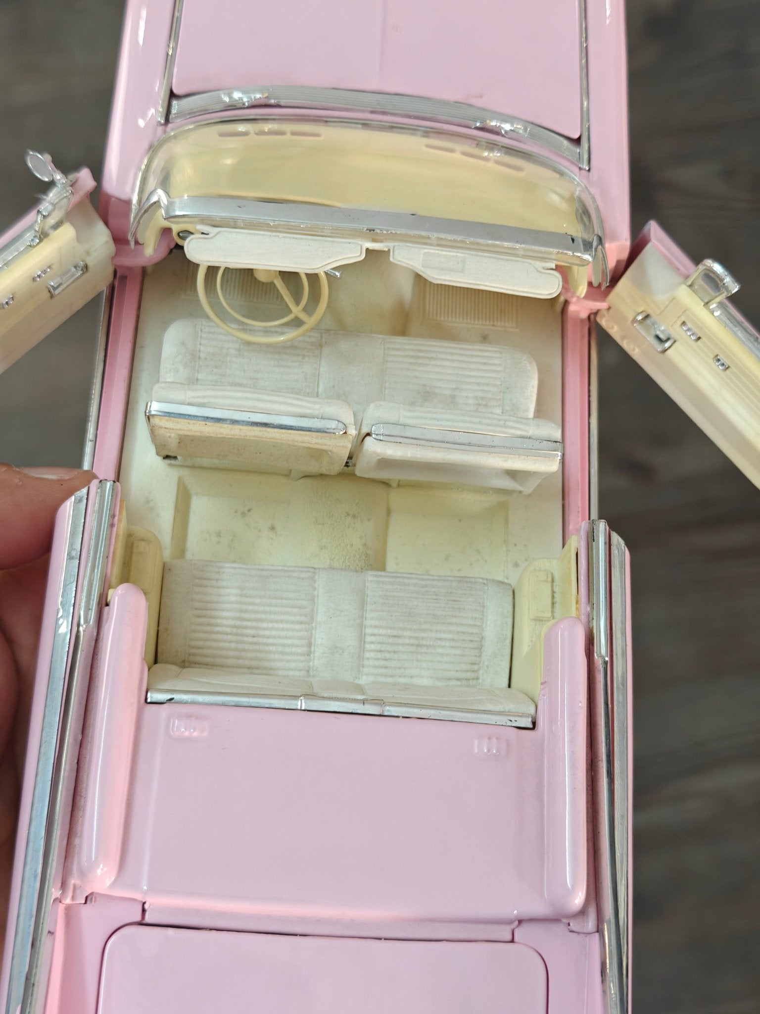 1:18 Maisto 1959 Cadillac Eldorado Biarritz Convertible (Pre - Owned) - Kinder Logs