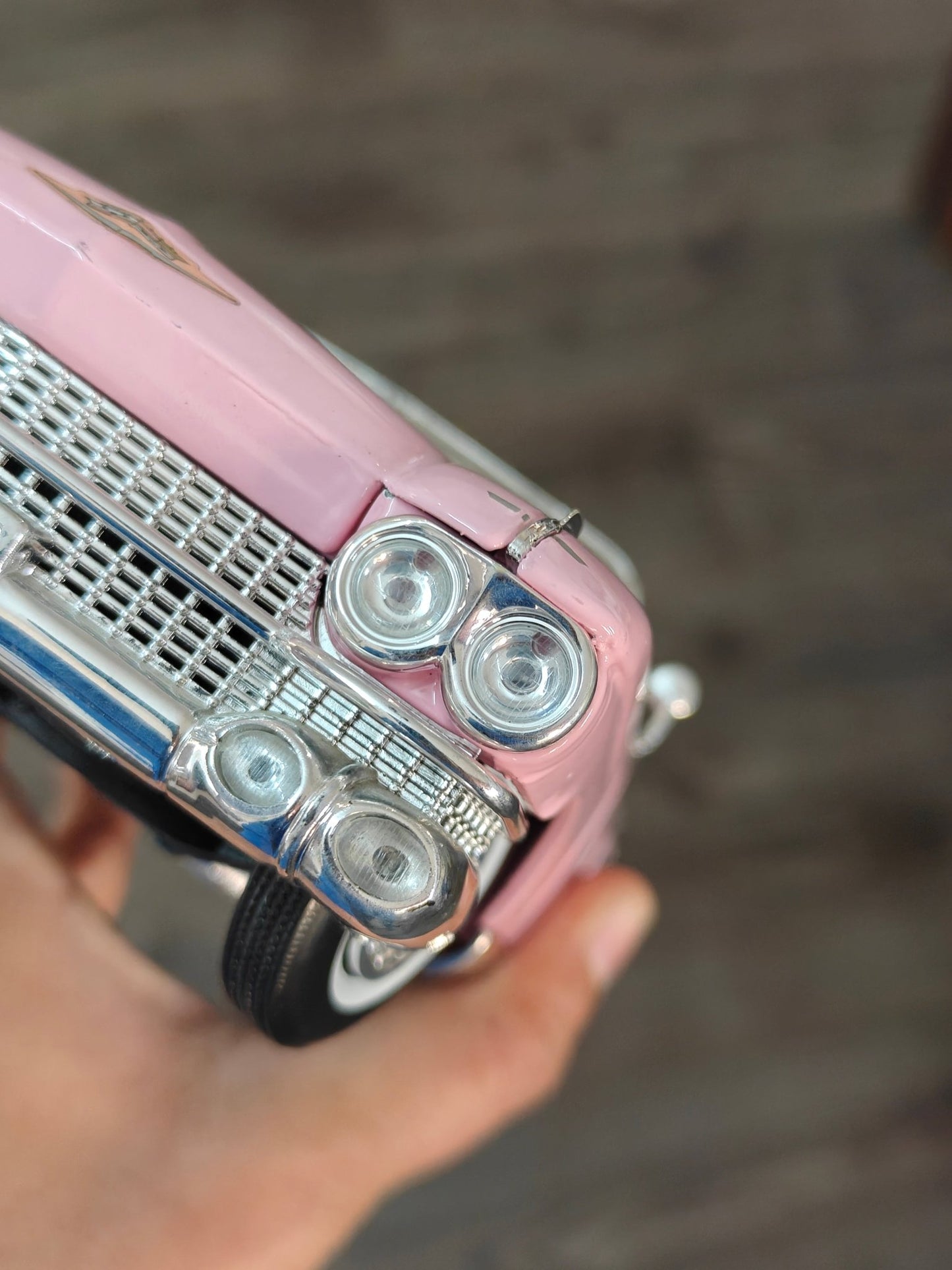 1:18 Maisto 1959 Cadillac Eldorado Biarritz Convertible (Pre - Owned) - Kinder Logs